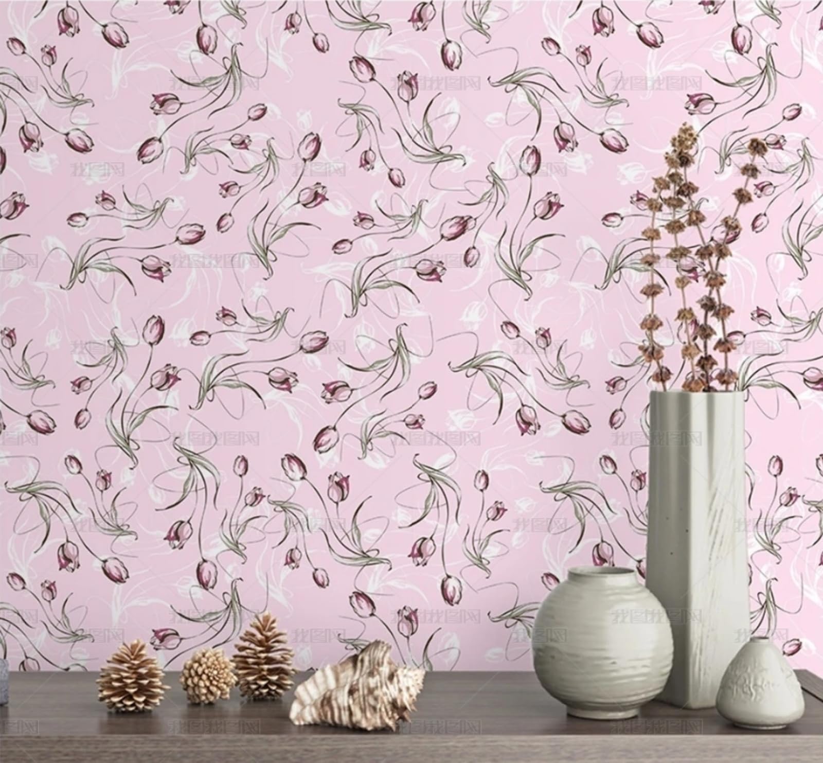 Papier peint autocollant tulipe rose pour rénover un meuble abîmé sans peindre ni coller