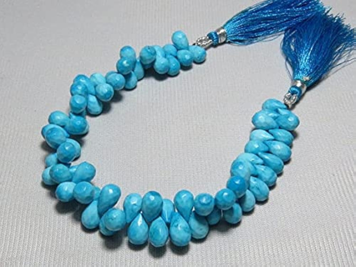 Perles turquoise naturelles facettées en goutte 6-10 mm pour création bijoux