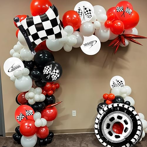Vista 5 de Globos de autos de carreras con bandera a cuadros y globos de neumáticos, globos de látex rojos, negros y blancos para decoración de fiesta temática