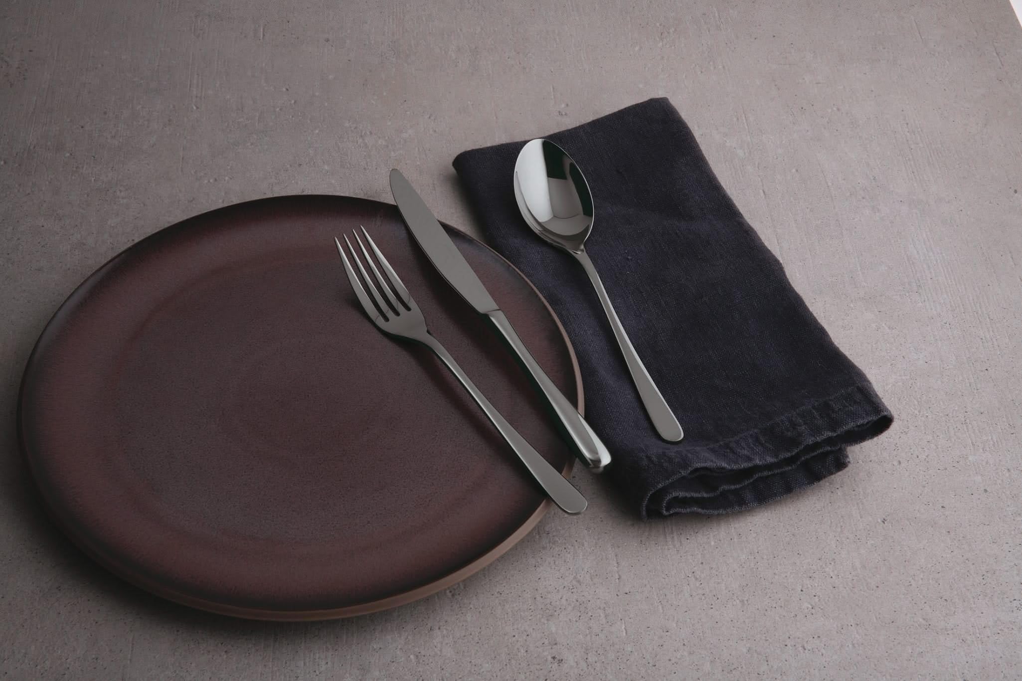Sambonet - Taste Set di Posate da Tavola per 6 persone, 24 pezzi in Acciaio Inox finitura PVD : 6 forchette, 6 cucchiai, 6 coltelli, 6 cucchiaini da tè, Lavabili in lavastoviglie, Nero