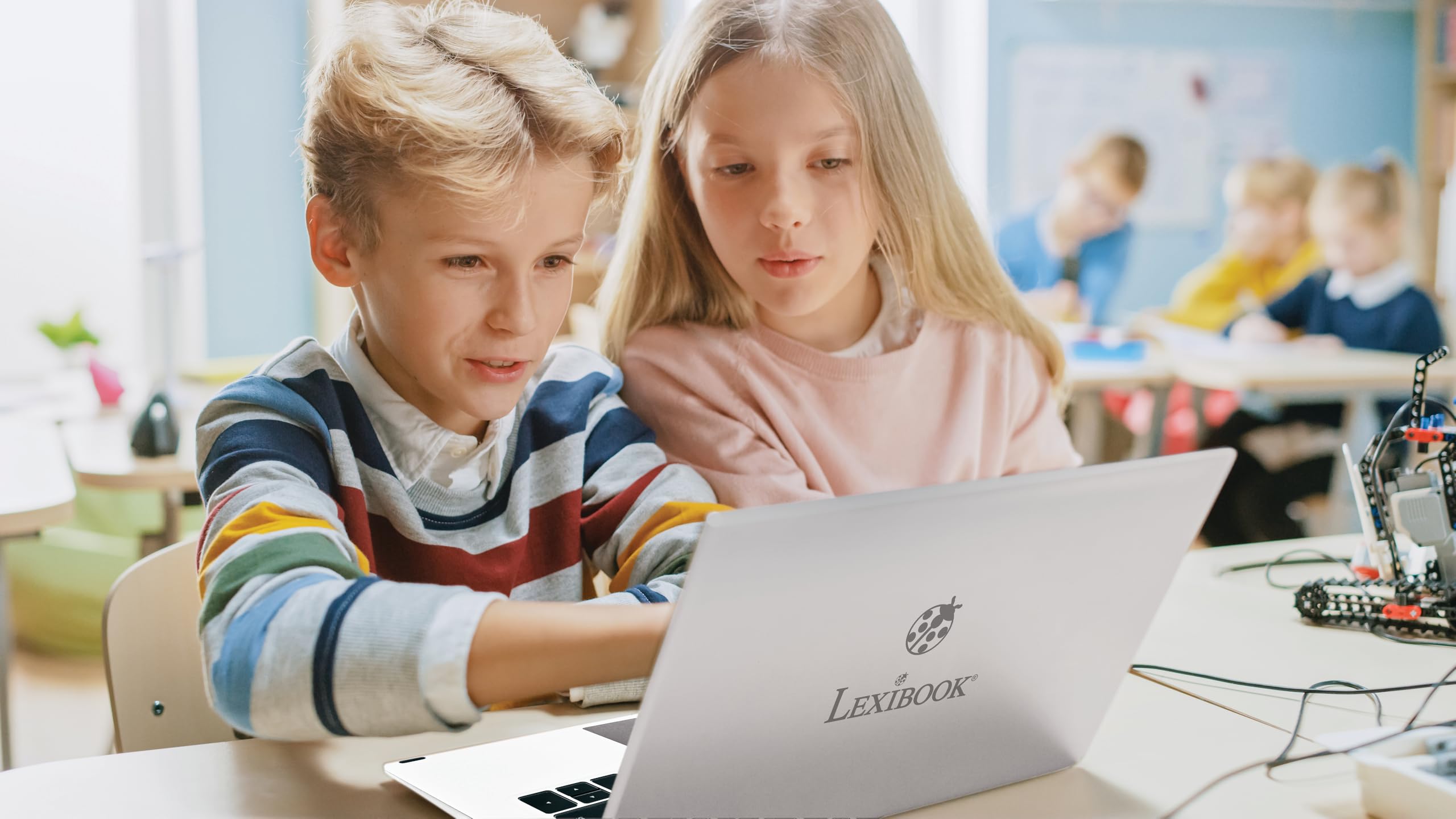 Lexibook LAPTAB® 10, Laptop con touch screen, Progettato per tutta la famiglia, Contenuti educativi e divertenti, Powered by Android™, Controllo genitori, Ultra sottile e leggero, LT10ITLXB