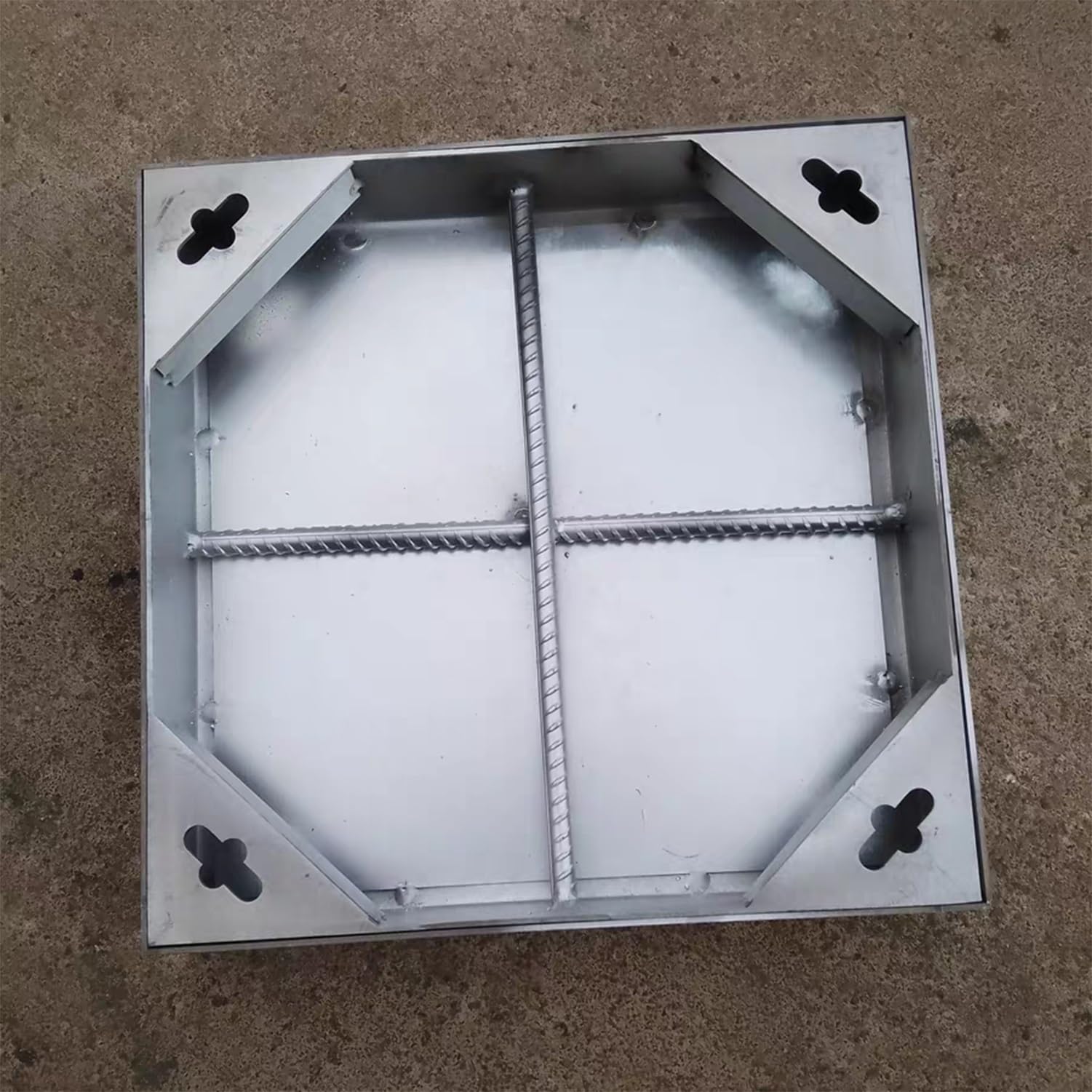 Coperchio Quadrato per pozzetto in Acciaio Inox, Impermeabile, con Base per ispezione di scarichi pluviali e Fosse settiche per Serbatoi interrati.