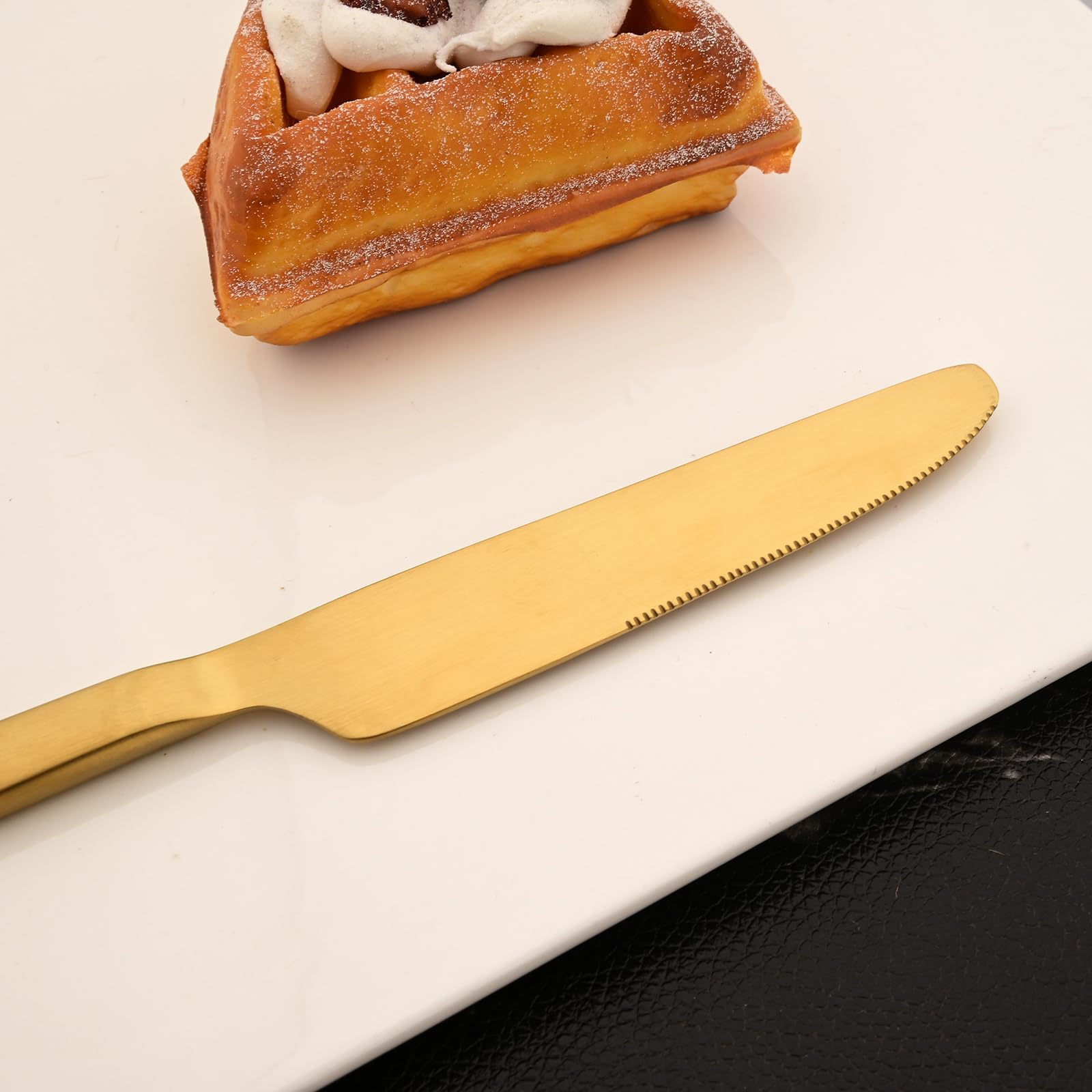 snplowum 8-Piece Dinner Knife, Serrated 18/10 Stainless Steel Steak Knife, Matte Golden Heavy Table Knife Set Butter Cheese Flatware Knives ?9-inch, Set of 8