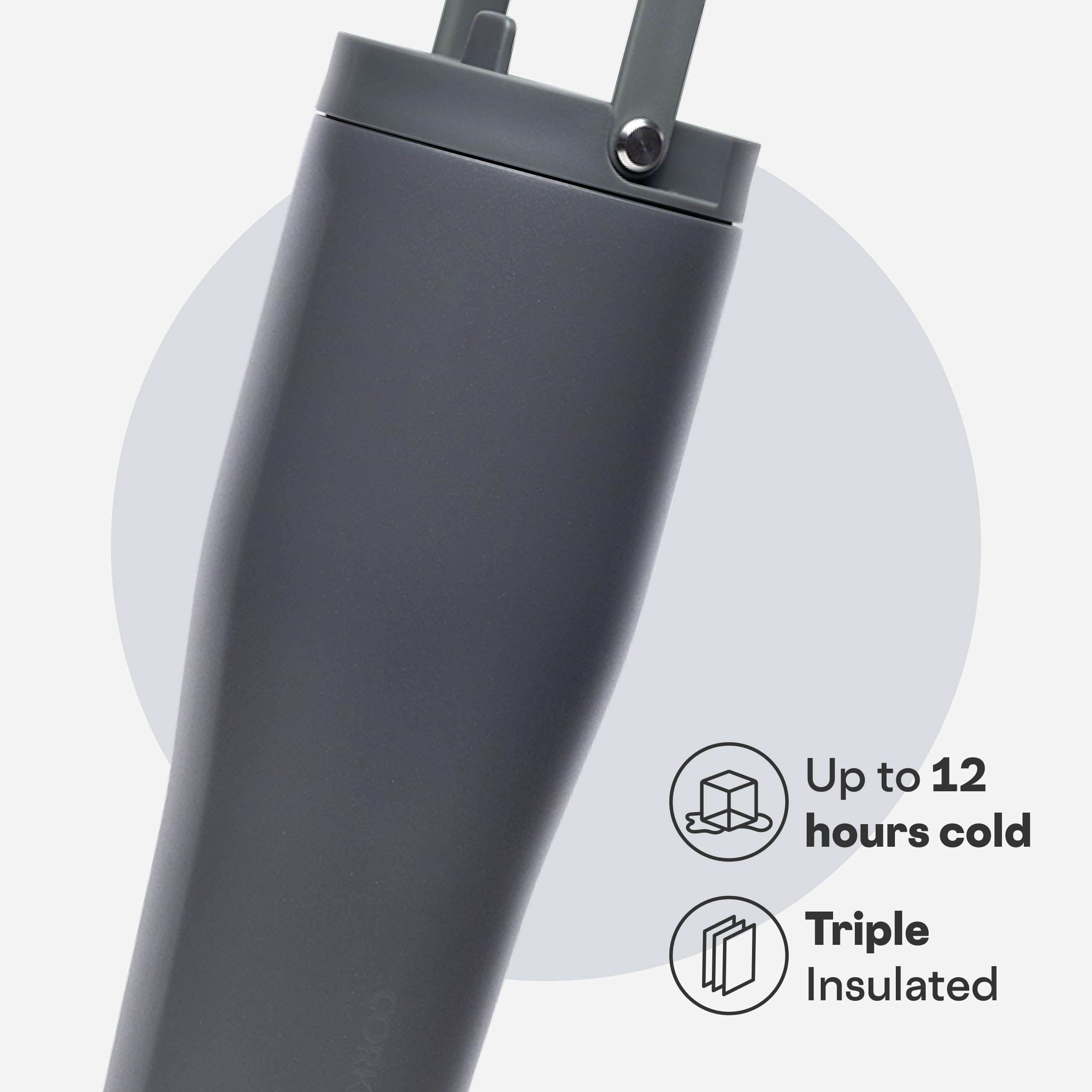 Corkcicle Go Cup XL Isolierter Becher mit Deckel und Strohhalm, Feuerstein, 850 ml, wiederverwendbare Wasserflasche hält Getränke für 12 Stunden kalt, Becherhalterfreundlicher Becher, auslaufsicheres