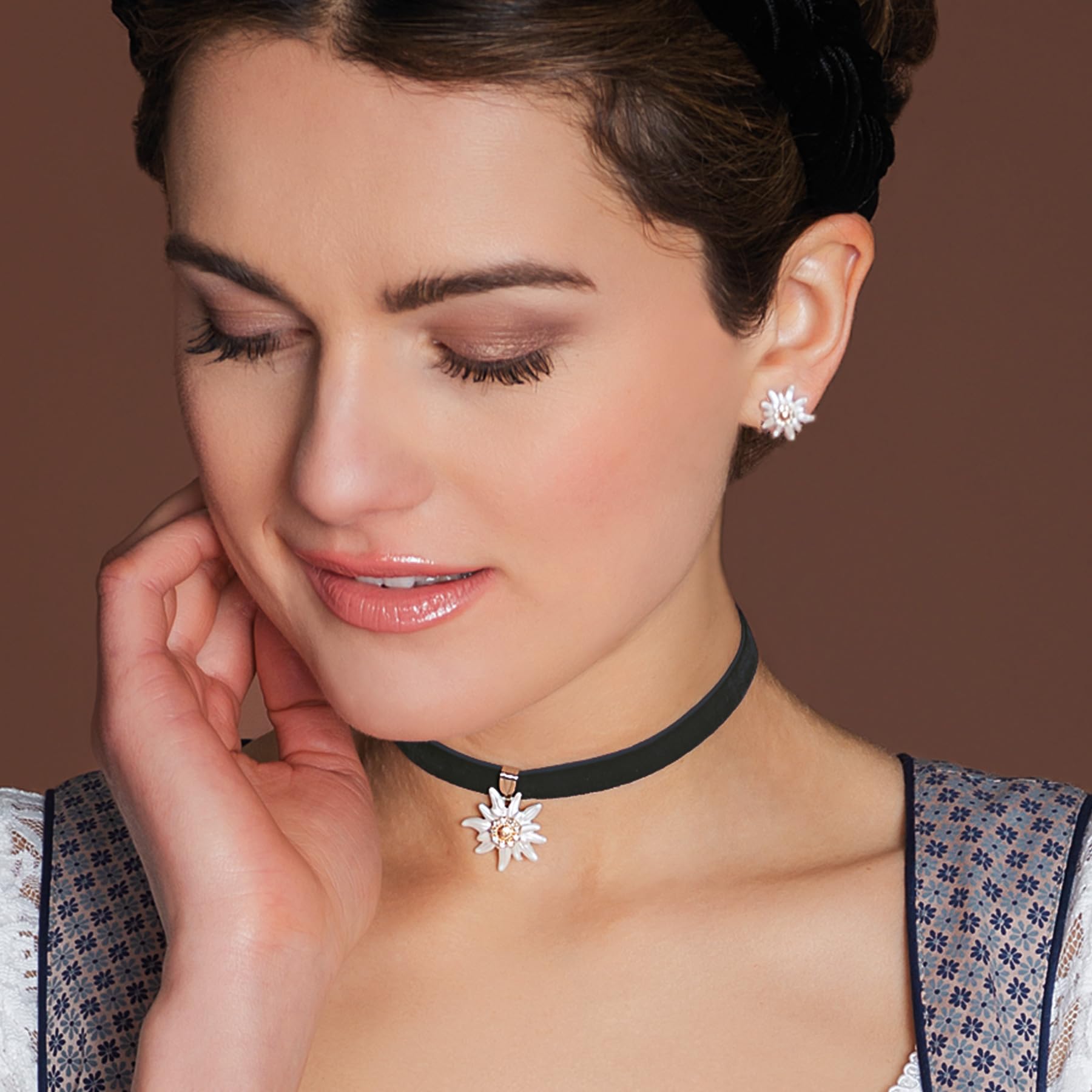 Alpenflüstern Set di gioielli tradizionali in velluto e orecchini Greta stella alpina – gioielli da donna, set per costume tradizionale tradizionale e orecchini tradizionali (in colori tradizionali)