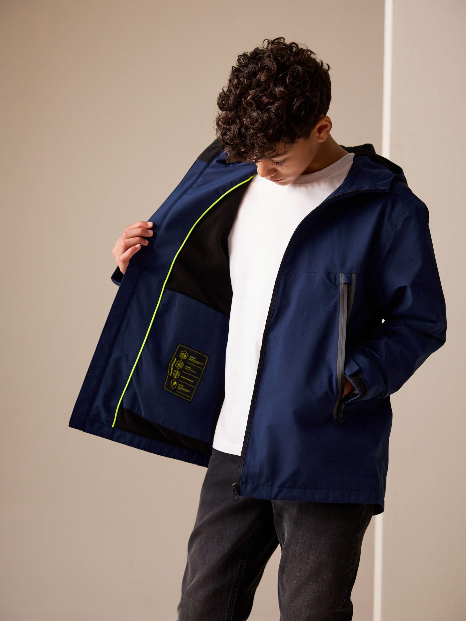 NEXT Ragazzo Giacca impermeabile con cappuccio e fodera in pile | Bambino, Standard, Zipper, Lavabile in lavatrice