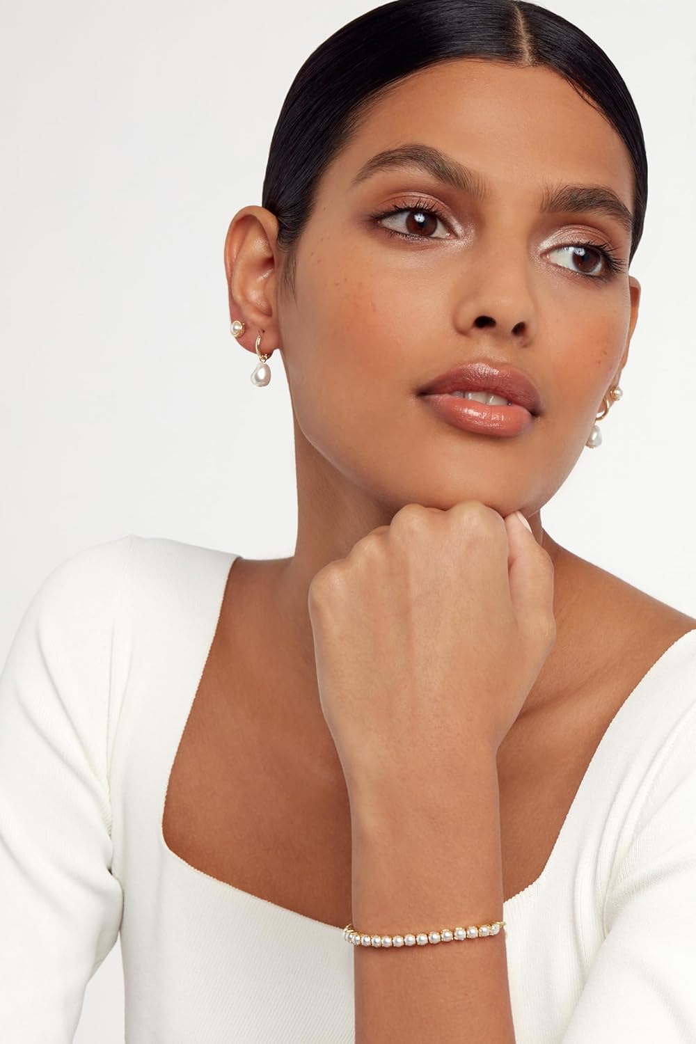 Ted Baker London Periaa Pearly Chain Huggie Earrings for Women (Gold/Pearl) - Image 3