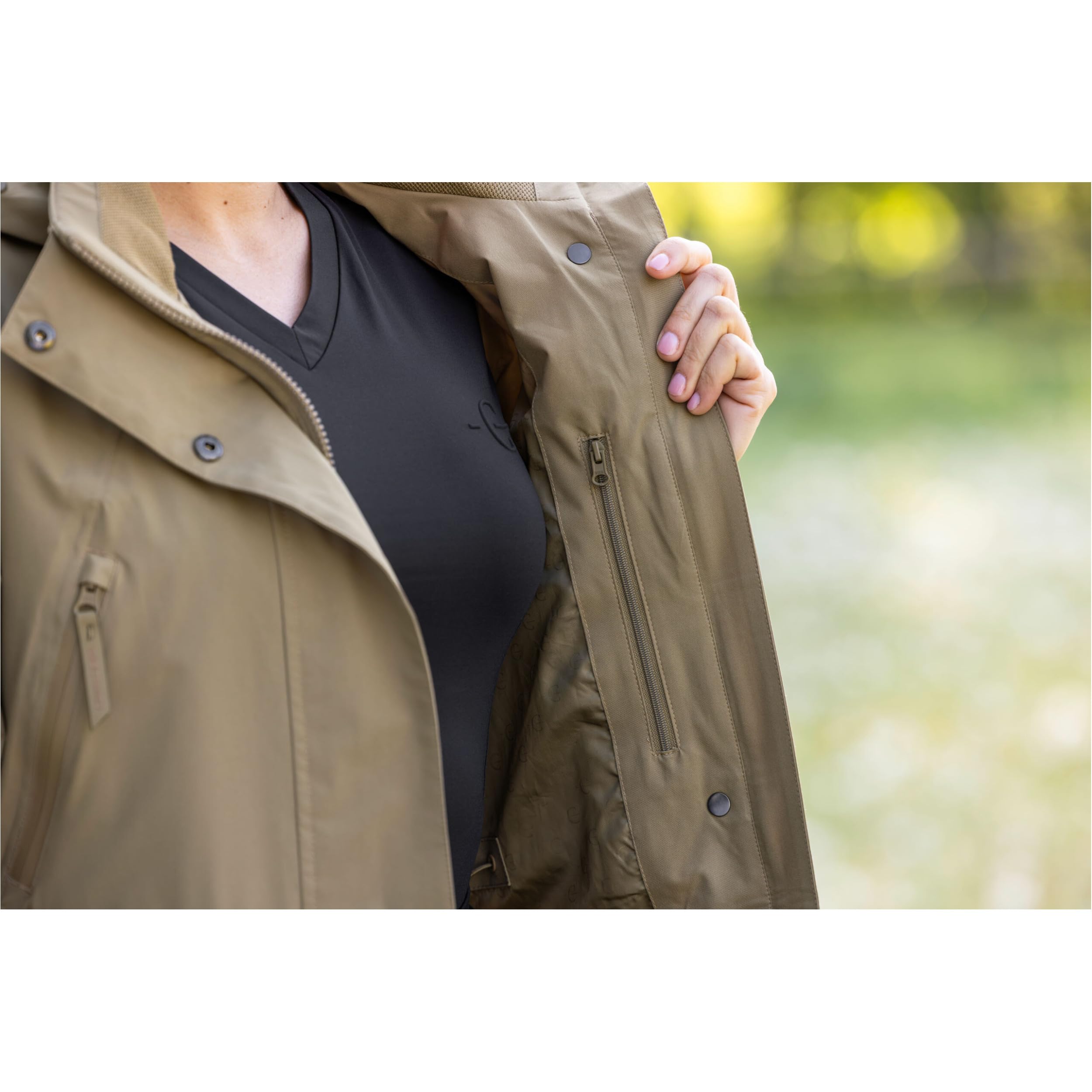 Covalliero - Damen Regenmantel FS26 – extra lange Regenjacke mit Reitschlitz – wasserdicht, windabweisend & mit Lotuseffekt – Wandern & Reiten – Regenponcho in vielen Farben – Gr. XS-XXL