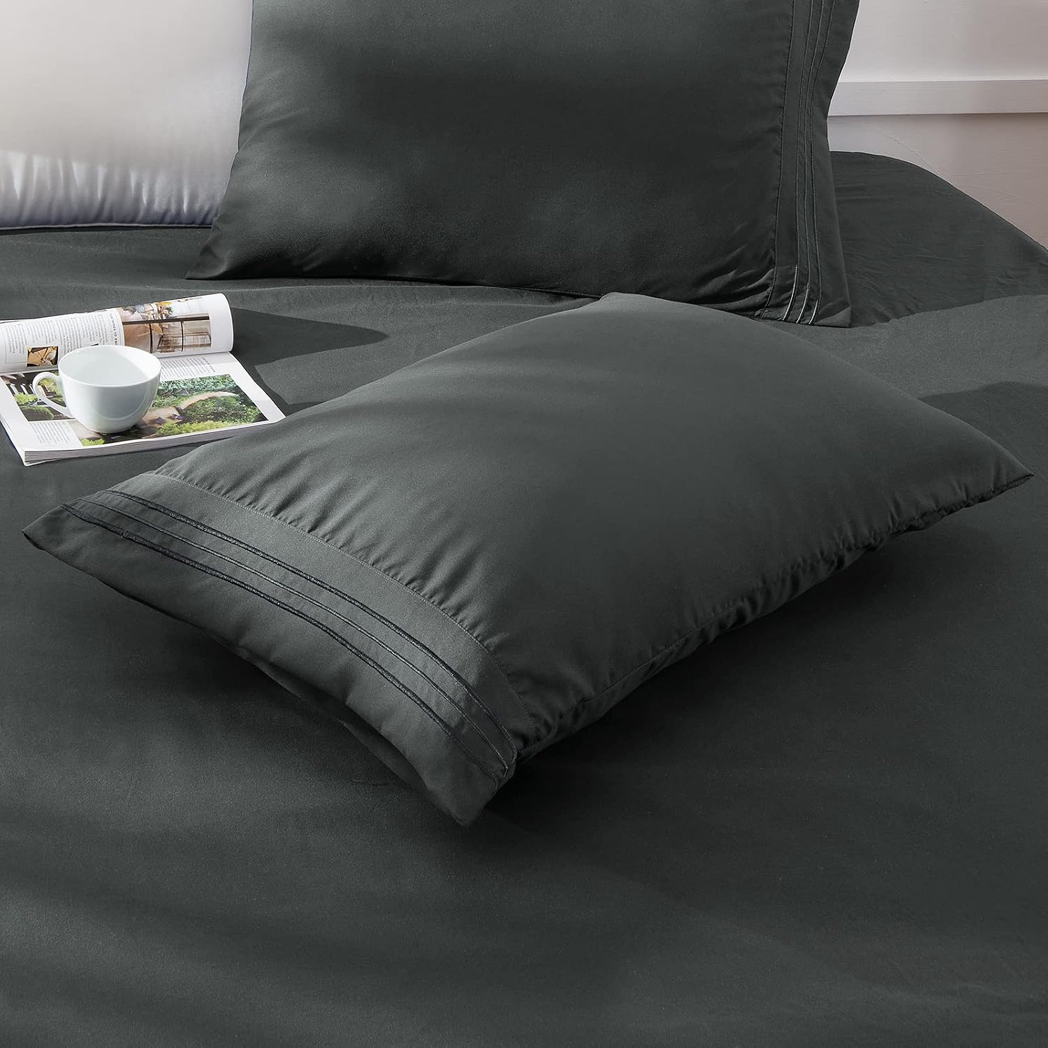 Queen Sheets Set, Ultra Soft Sheets for Queen Size Bed Deep Pockets, Bed Sheets Queen, Comfy Bedsheets Queen Sheet Set, Wrinkle Free 4Pcs -1 Fitted Sheet, 1 Flat Sheet, 2 Pillowcases(Queen, Dark Gray)