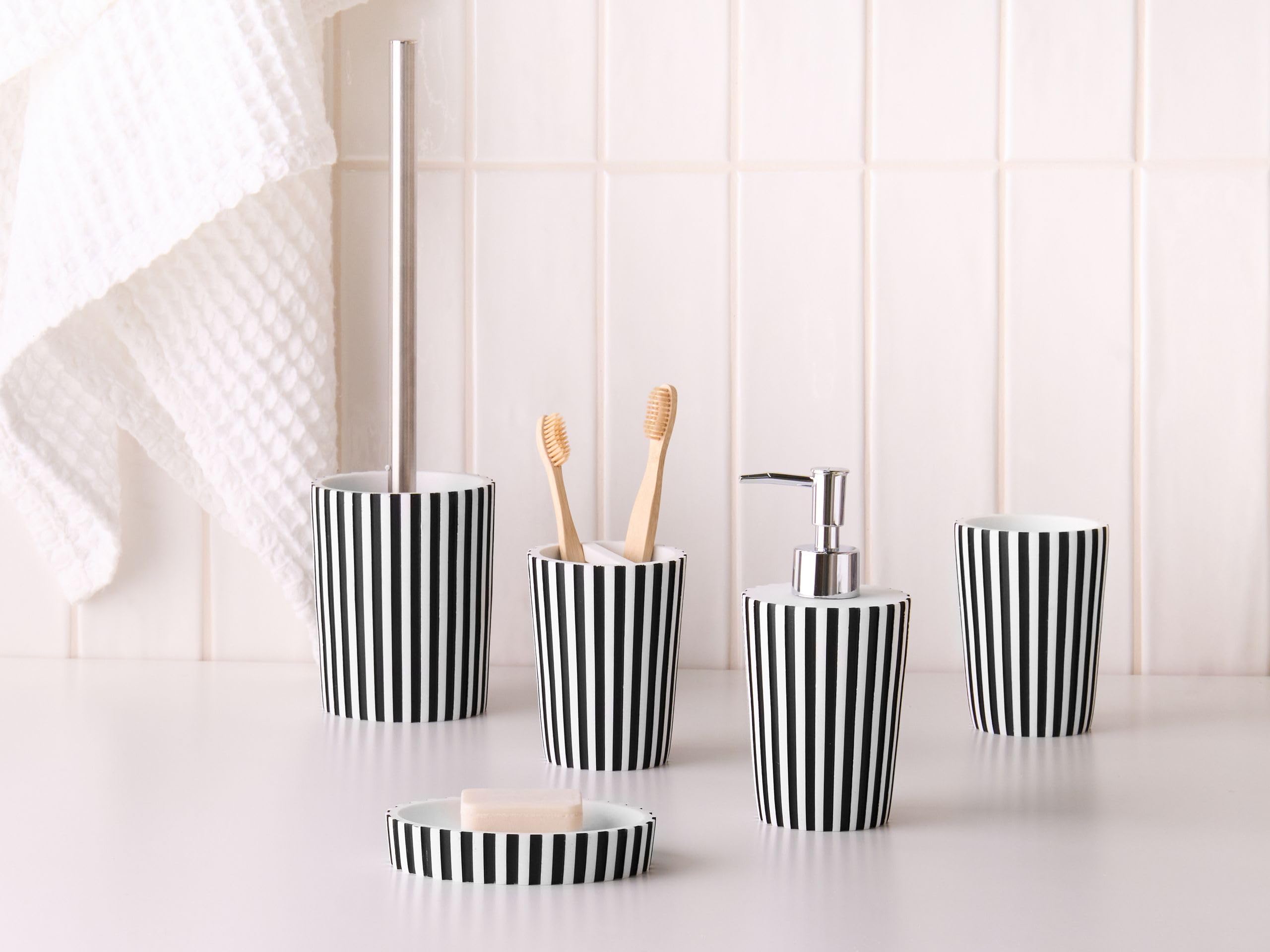 Conjunto de Accesorios de baño jabonera dispensador de jabón escobilla de Inodoro Vaso Soporte para cepillos de Dientes Blanco y Negro Lircay