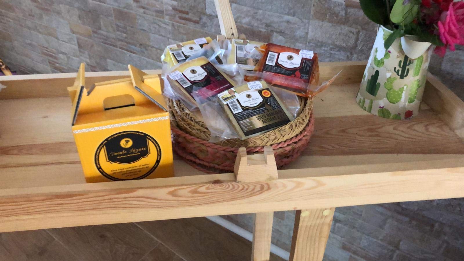 Pack Quesos en Cajita Selección con 5 variedades de Quesos 1 Kg