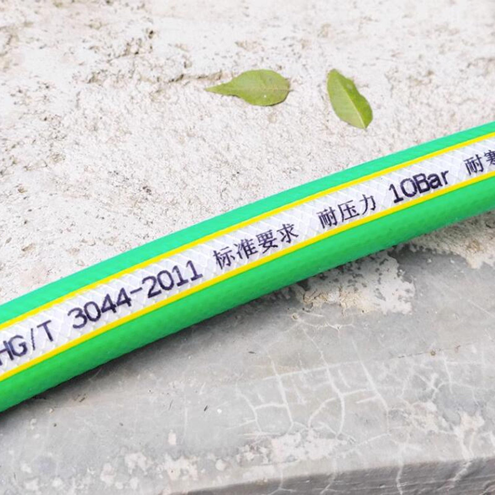 Manguera de riego， Manguera de jardín reforzada de 1/2 "y 16mm, tubería de PVC de construcción de 3 capas, césped for riego de jardinería, tubería de riego de plástico Flexible sin torceduras(5m)