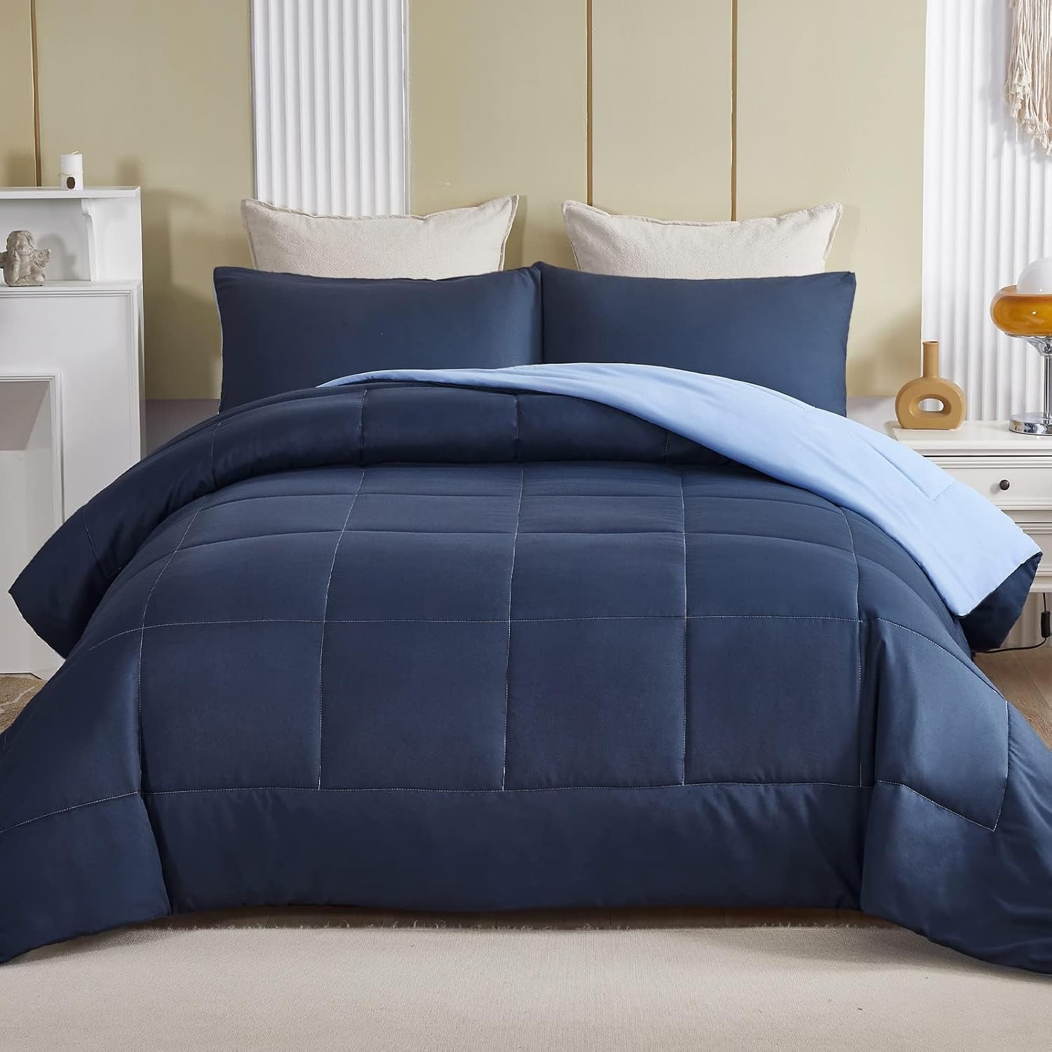 Exclusivo Mezcla Lightweight Reversible King Size Comforter Set, Down Alternative Comforter with 2 Pillow Sham, King Size Bedding Set for All Seasons, Navy/Blue - Image 2