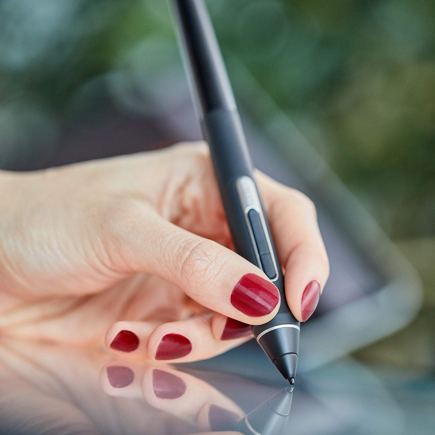 Wacom Cintiq 22 - Tableta de Dibujo con Pantalla, Pantalla LCD Full HD de 21.5 Pulgadas, Tableta de Artes gráficas, Incluye Pro Pen 2 con Respuesta de inclinación, Tableta de animación de diseño