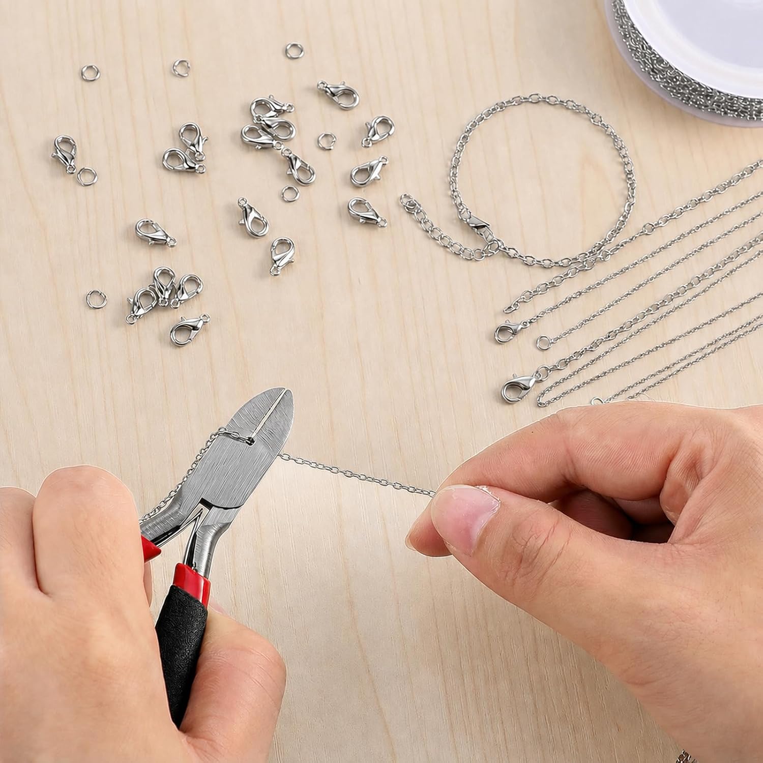 YBEATY 16.4ft Stainless Steel Gold Plated Chain, 1.5mm Flat Cable Link Spool Findings Roll with 20pcs Lobster Clasps 50pcs Jump Rings for Bracelet Keychain Pendant DIY Craft Jewelry Making Supplies