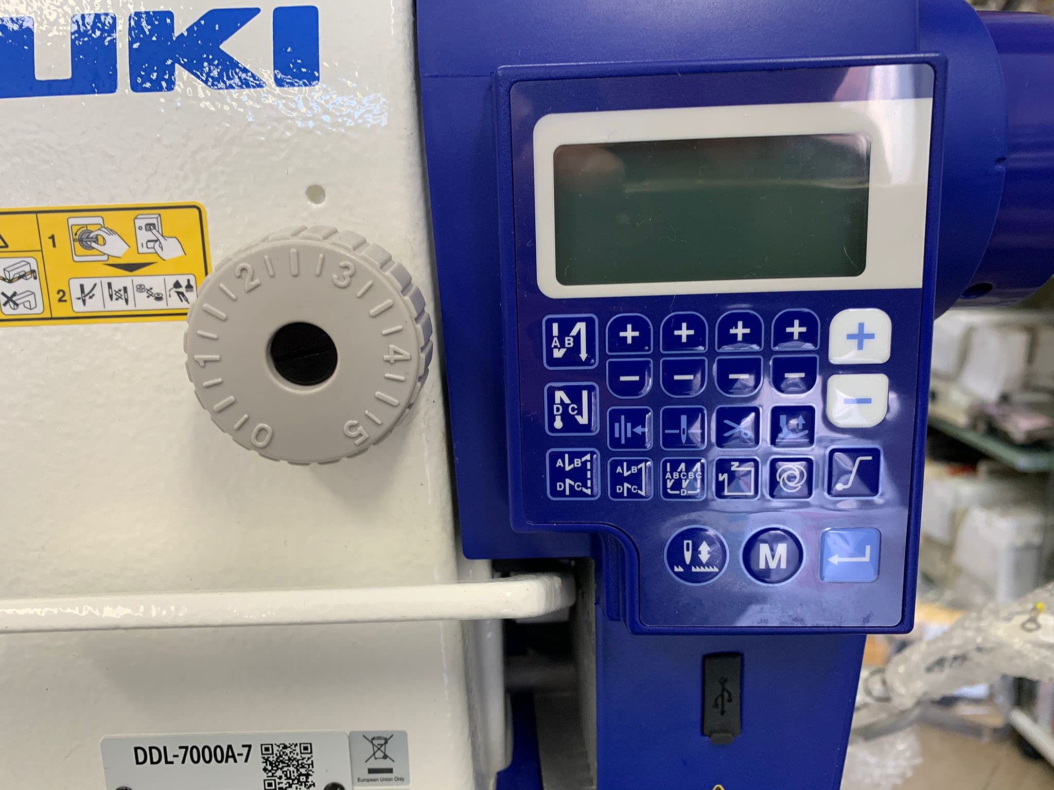 Machine à coudre JUKI 7000 Gris Métallique Automatique Affranchissement Rasoir automatique Couture programmée Moteur intégré