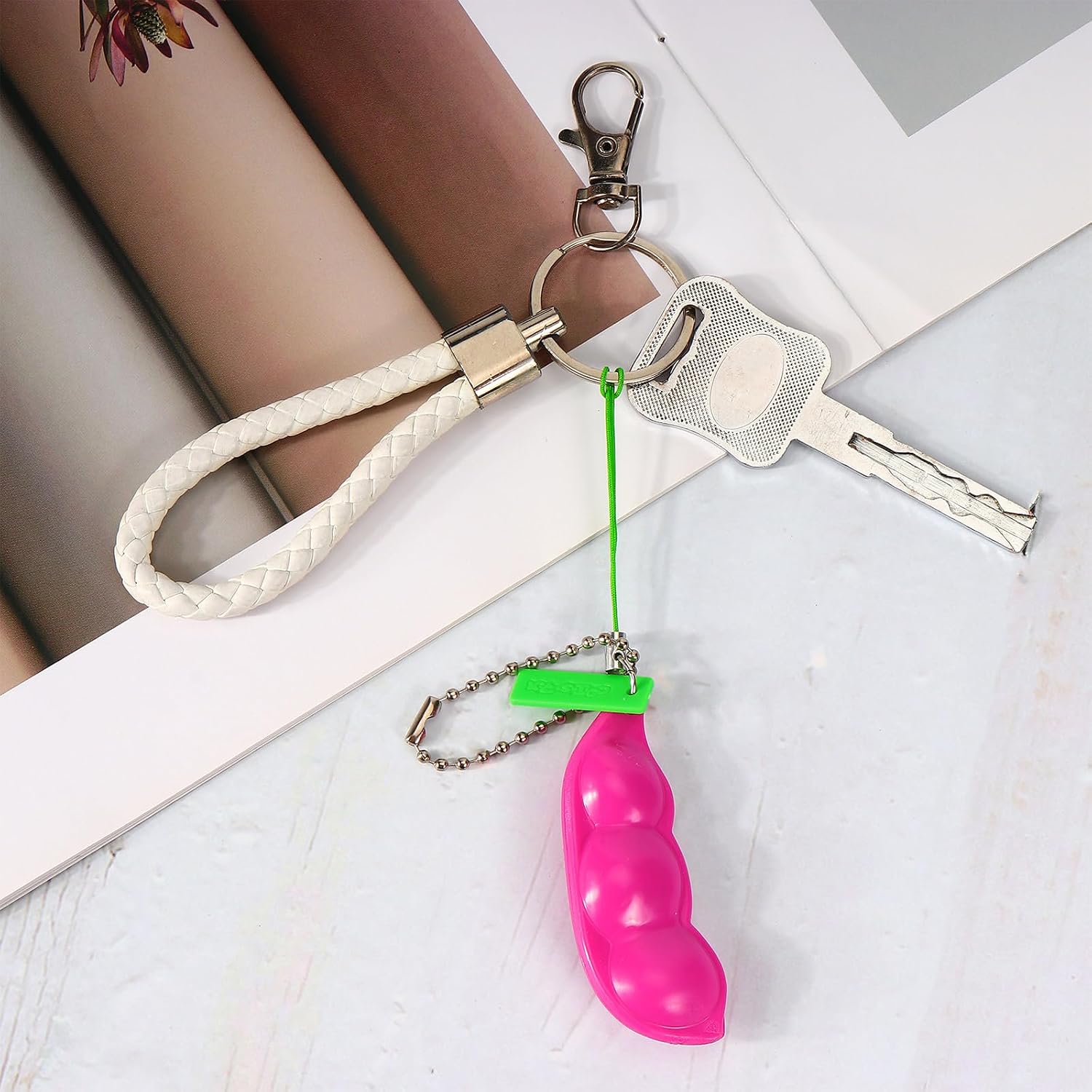 12 PCS Squeeze Bean Keychain, Edamame Pea Keychain Fidget Toys, Colorful Soybeans Fidget Toys Gifts for Stress Relief, Keyring, Decoration, Party Favors Supplies