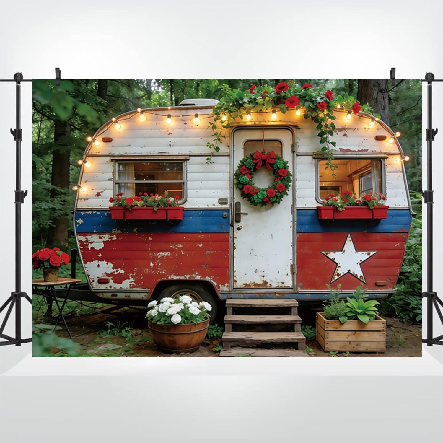 3,6x2,5m Vintage Patriotischer Camper Hintergrund Rot-Weiß-Blau Wohnwagen Blumenkranz Lichterketten Pflanzer Requisiten Rustikaler Outdoor Thema Fotostudio Requisiten
