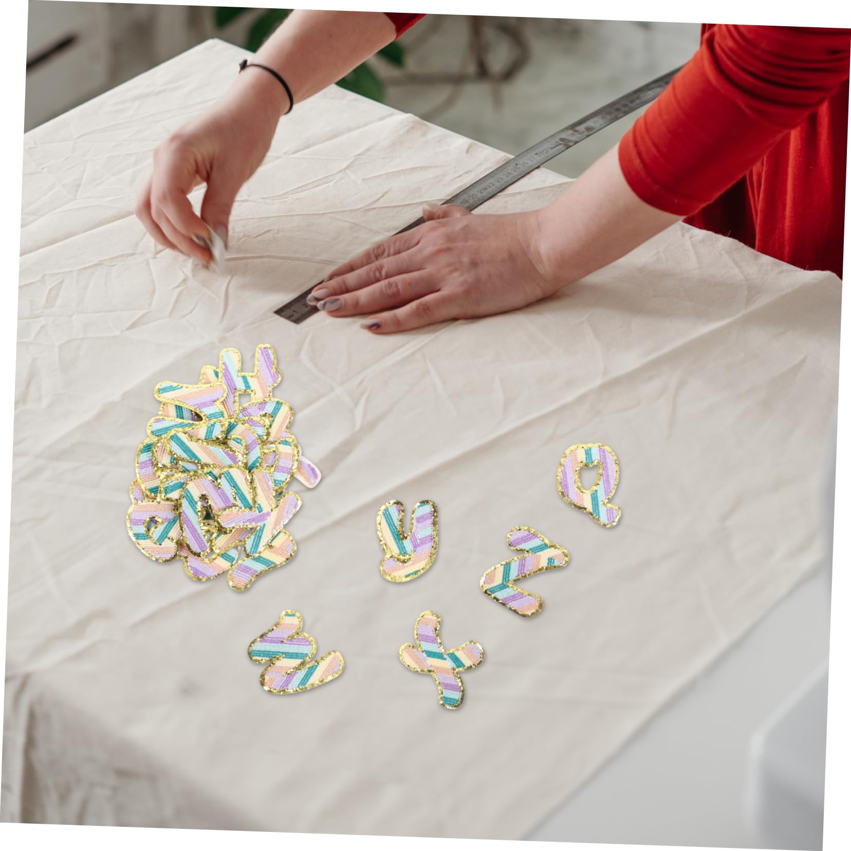 Lurrose 104pezzi Toppe Ricamate Per Cucire Applique Lettere Alfabeto Colorate Per Decorare Jeans Shirt e Zaini Per Progetti Fai Te e Riparazioni
