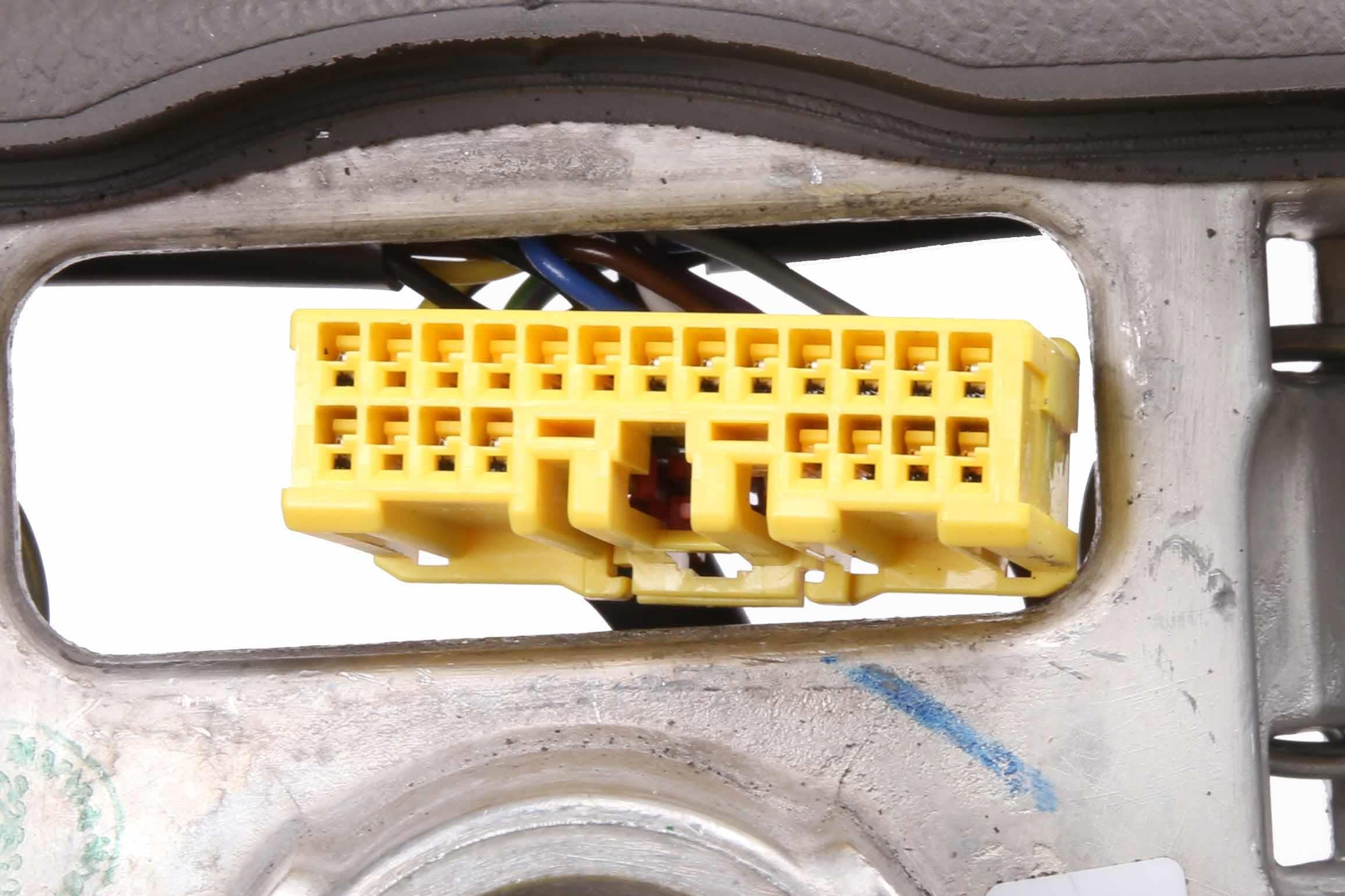 Amazon.com: GM Genuine Parts 39084133 Dark Atmosphere Steering  