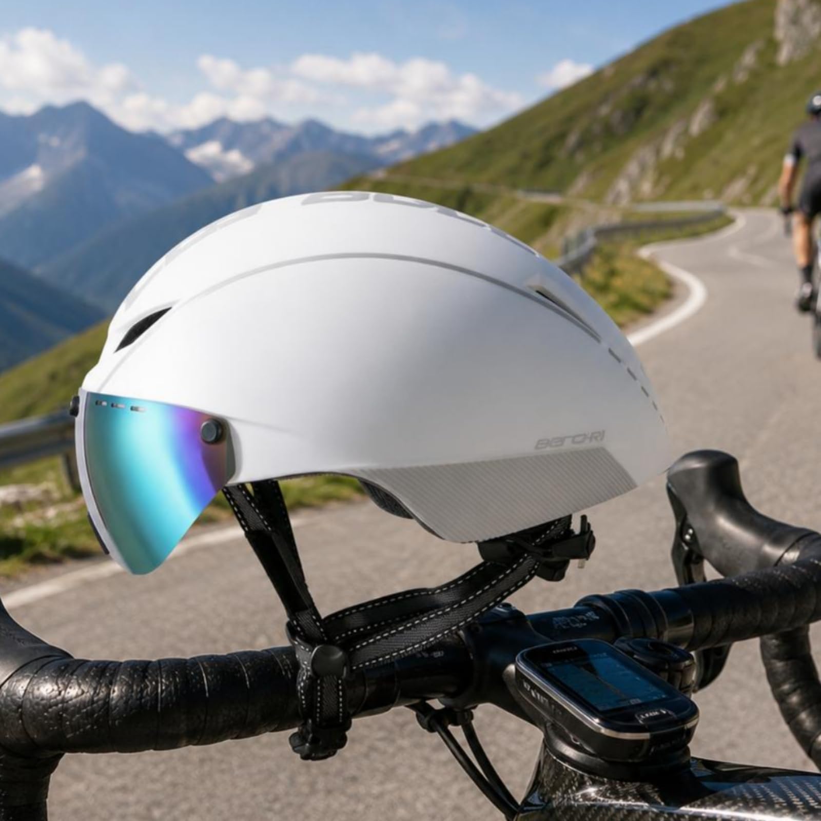 LOVIVER Casco da Ciclismo Monopezzo per Bici con Visiera Specchiata E Regolazione Sotto Mento Costruzione Resistente con Ventilazione Efficiente E Imbottitura
