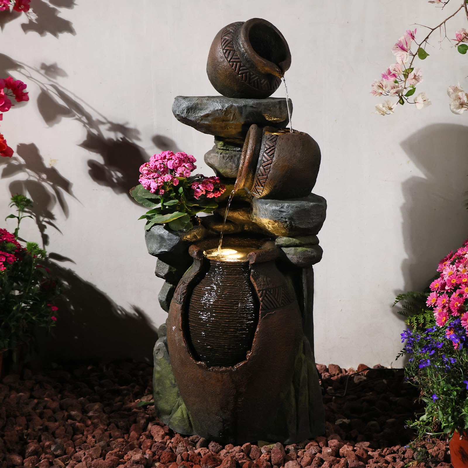 Sunlinua 3-stufiger Gartenbrunnen für Außen in Steinoptik mit gestapelten Tongefäßen – Harz-Wasserfall Garten mit LED-Beleuchtung für Terrasse, Balkon oder Eingangsbereich, 37×34×97,5 cm | Braun