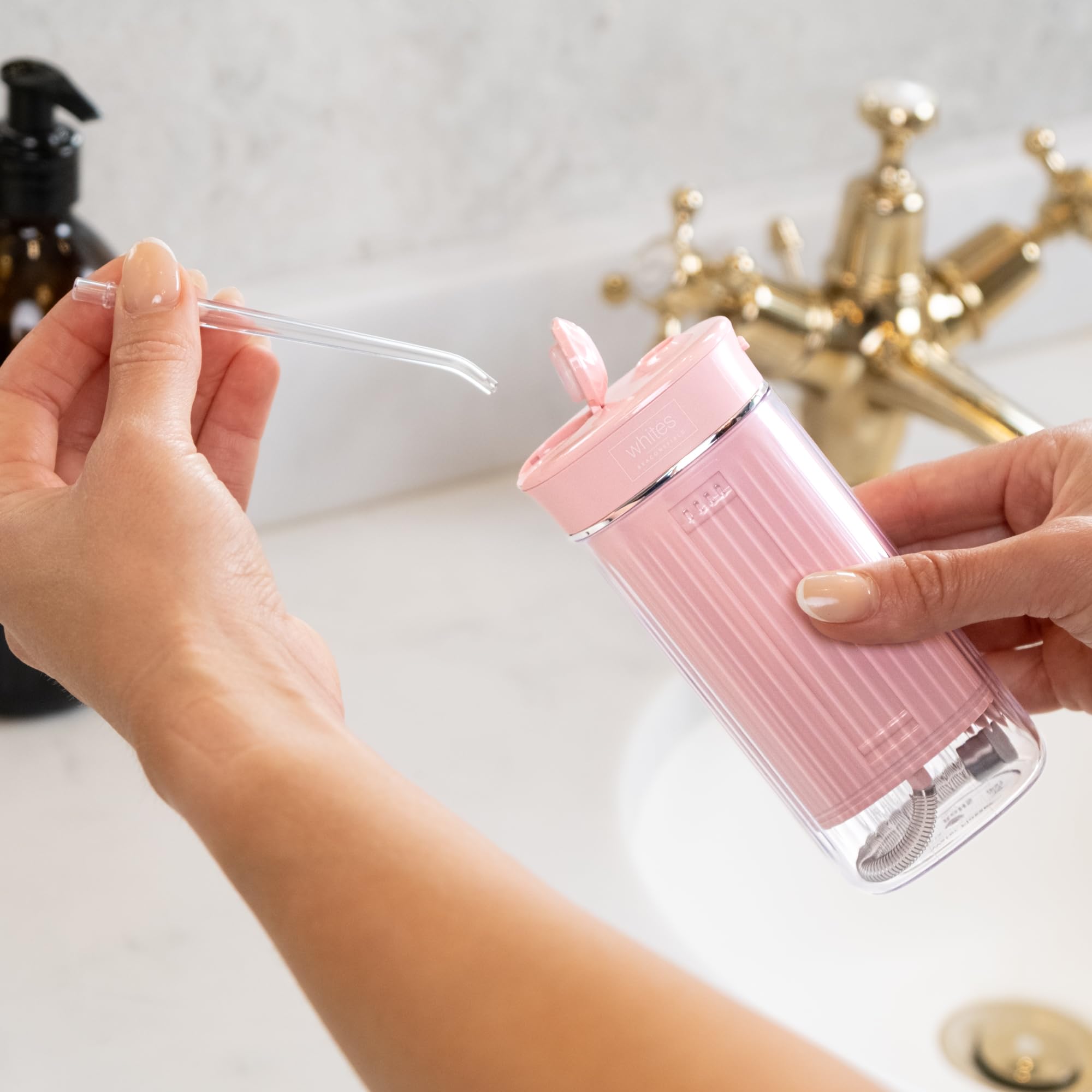 Whites Beaconsfield Irrigador Bucal Portátil Eléctrico 230 ml(Rosa) - Irrigador Dental Portátil con Modos Ajustables - Irrigador Oral para Dientes y Encías, Ideal para Viaje y Hogar - recargable