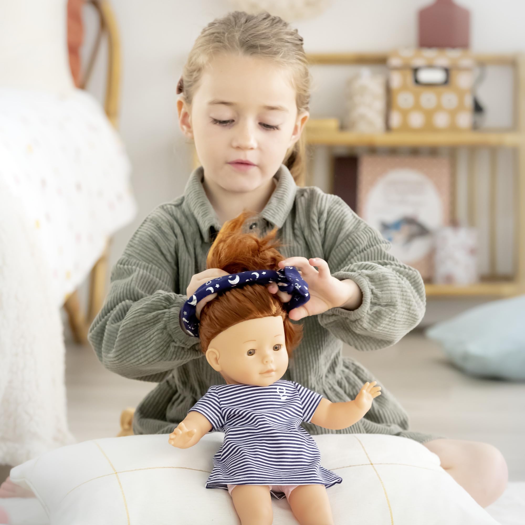 Corolle Outfit Set, 5 Teile, für alle 36cm Ma Ankleidepuppen, Haarband passt auch Kindern, ab 4 Jahre