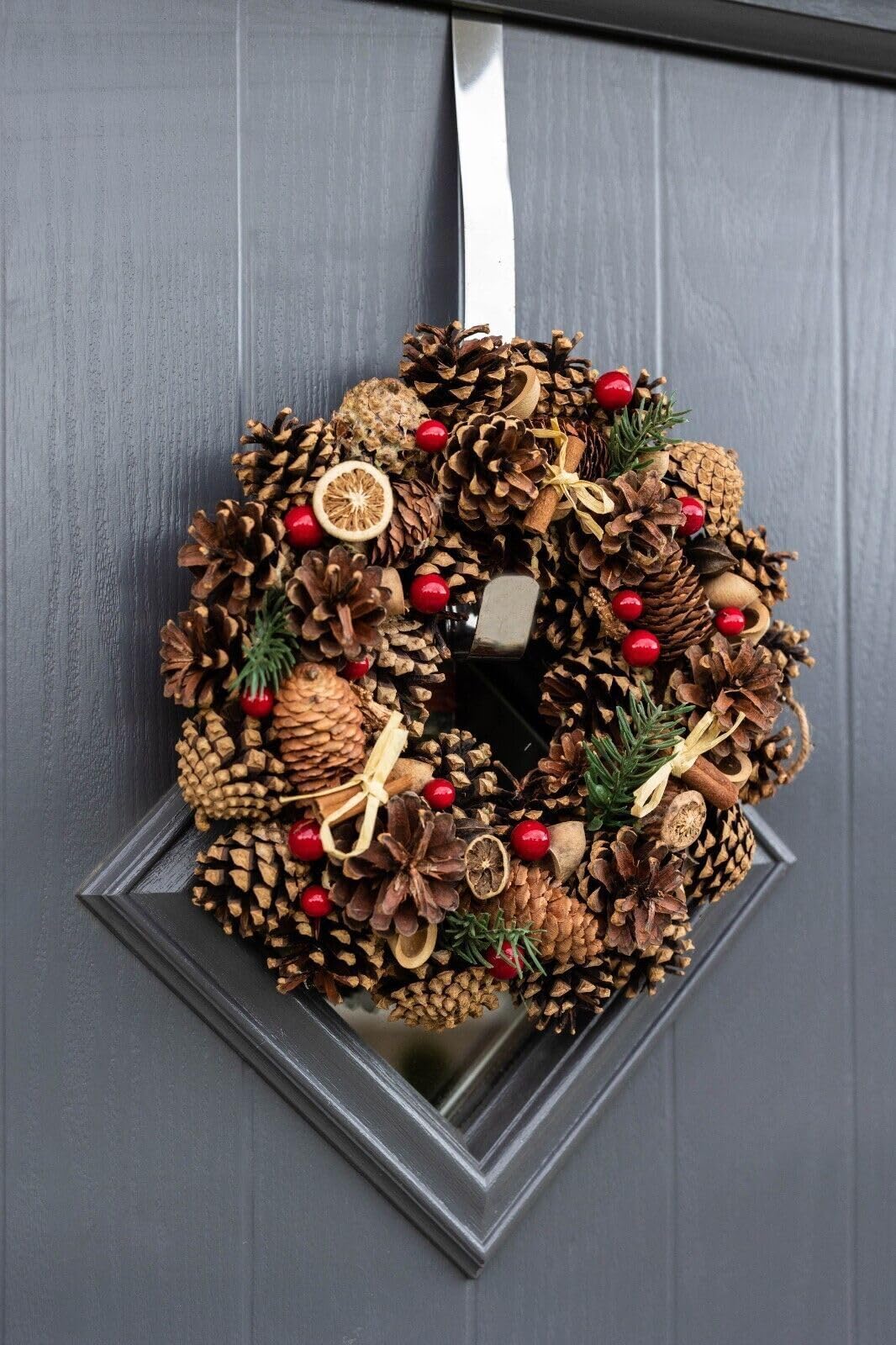 Marco Paul Christmas 24cm Wreath with Pinecone Festive Decorative Rustic Xmas Hanging Décor Garland Traditional Decorations indoor Christmas wreath (Orange and Red Berry)