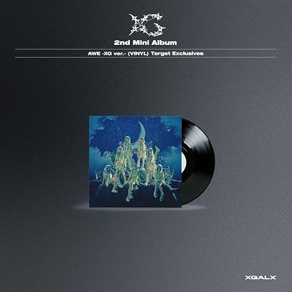 XG 2nd Mini Album, AWE -XG ver.- (VINYL) Target Exclusives, Includes Cover, Vinyl Disc, Inner Sleeve, Photo Book, Photo Card, Solo Trading Card por XG — capa do álbum