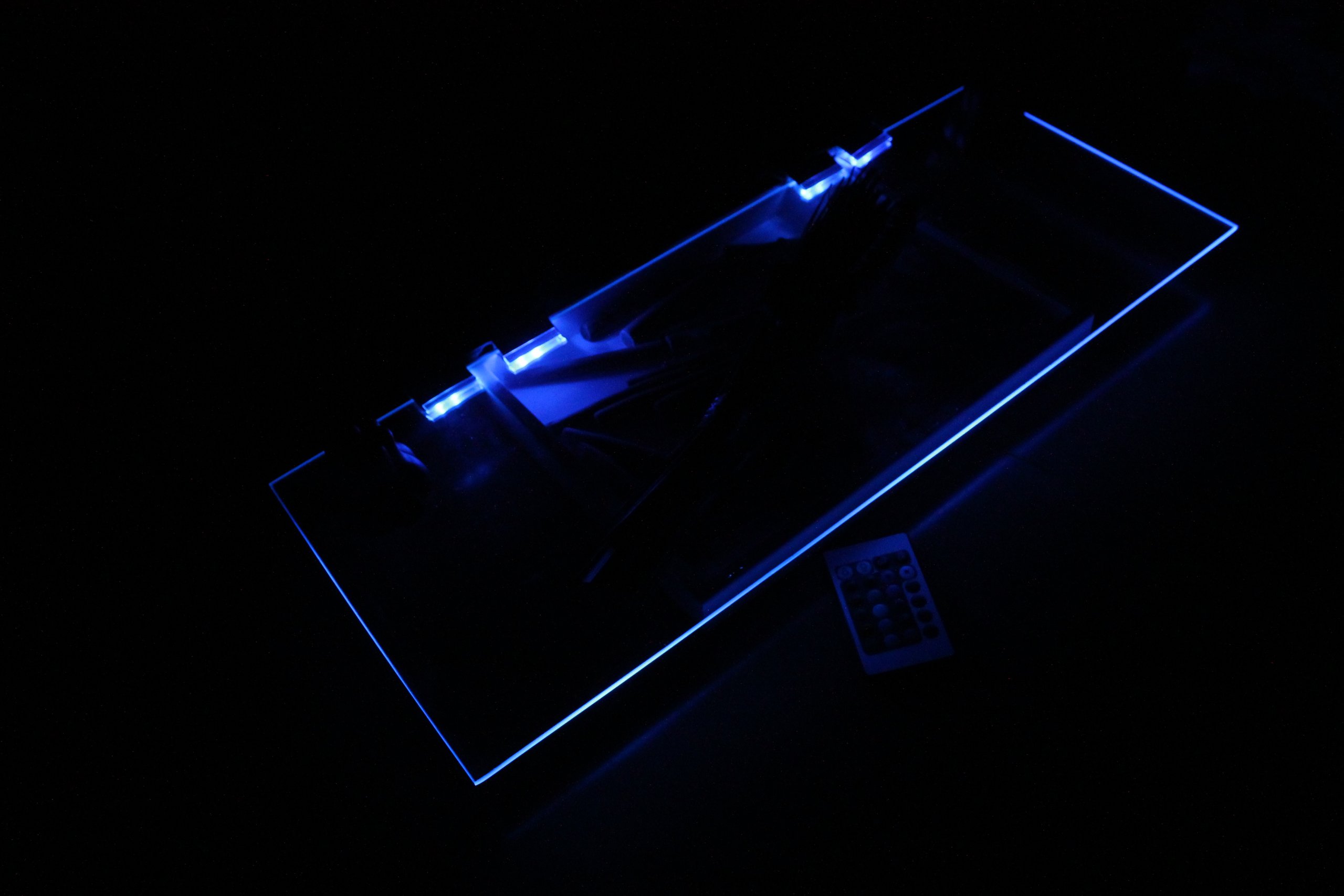 Trango 7er Set RGB Farbwechsel LED Glaskantenbeleuchtung inkl. Fernbedienung 5022-07 Schrankbeleuchtung Glasbodenbeleuchtung Vitrinenbeleuchtung Clips Möbelbeleuchtung Licht für Ihre Vitrine