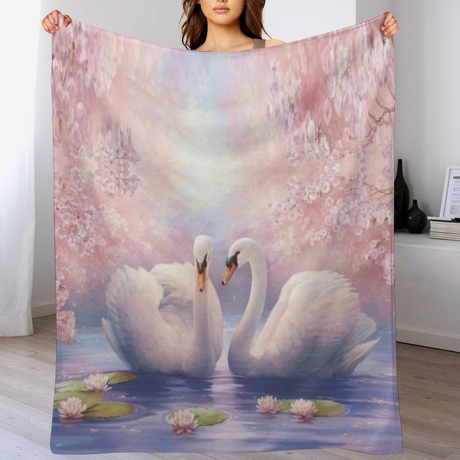 Couverture cygne confortable pour des moments cocooning chaleureux sur le canapé du salon