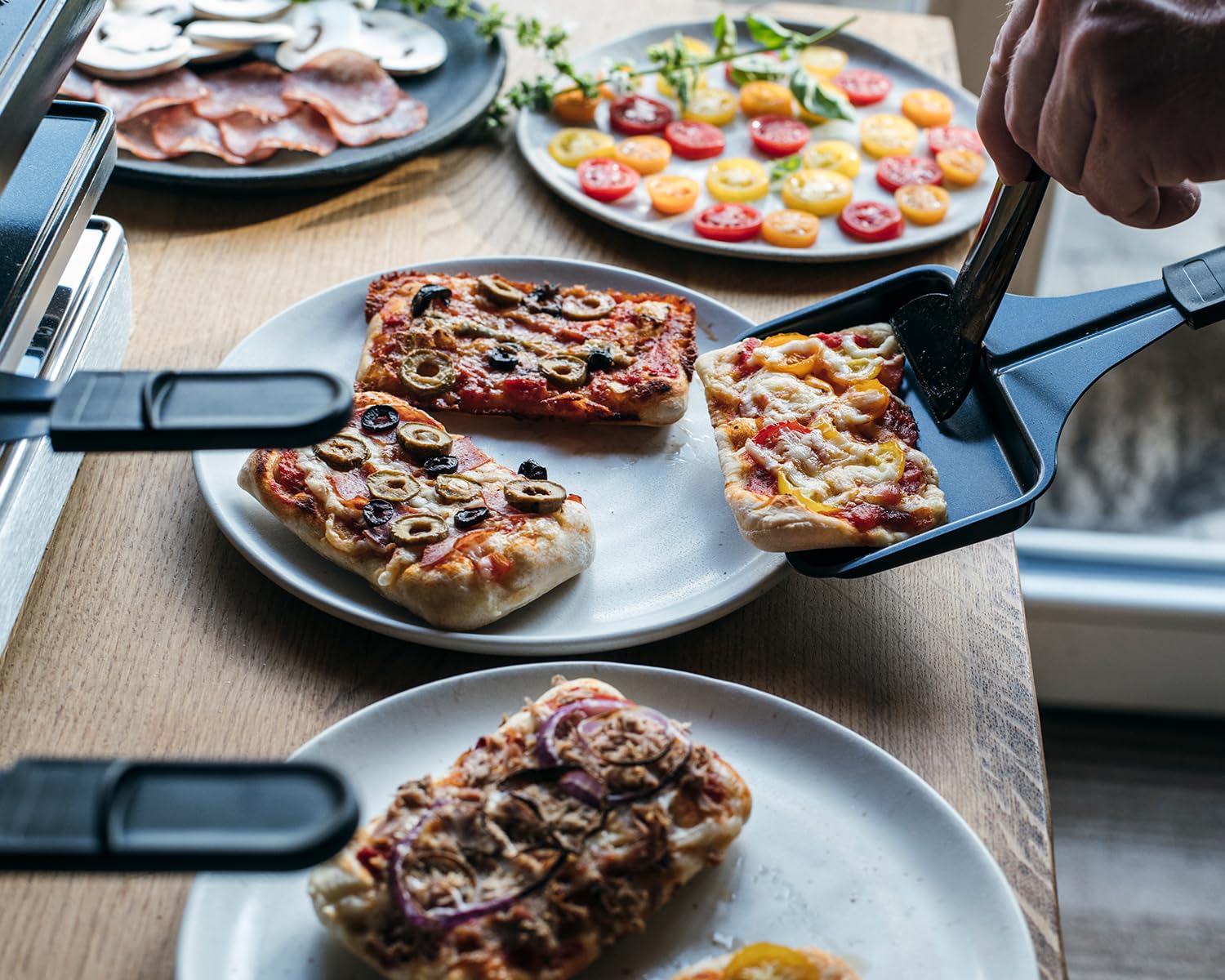 ROMMELSBACHER Pizza Raclette RCP 1800, Wendeplatte (Grillmuster/Crêpes), Pizzafunktion, keramische Antihaftbeschichtung (PFAS-frei), Parkdeck, 2 m Kabel, Ein/Ausschalter, stufenlose Temperaturregelung