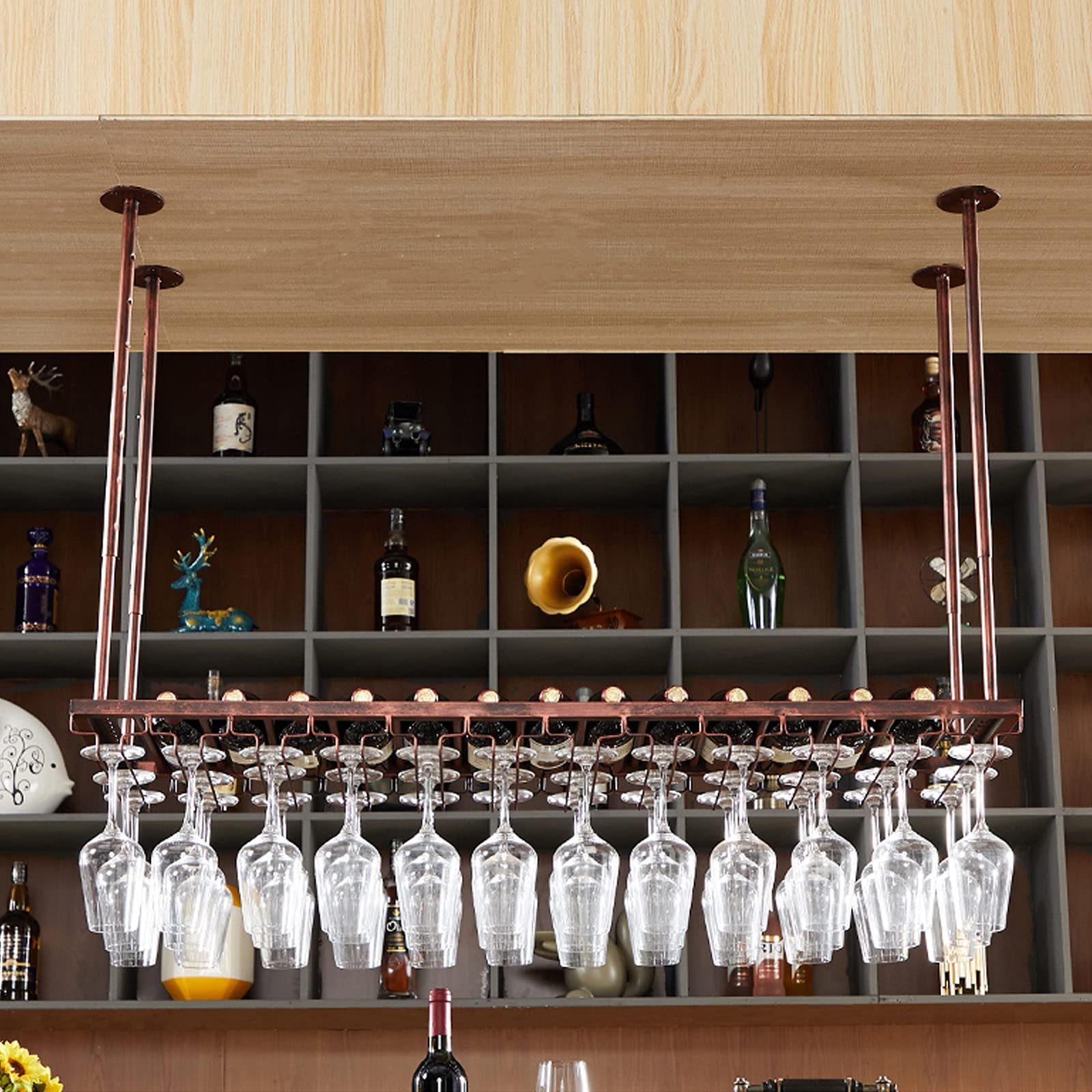 Support à verres à vin suspendu pour sublimer l'ambiance bar de votre cuisine
