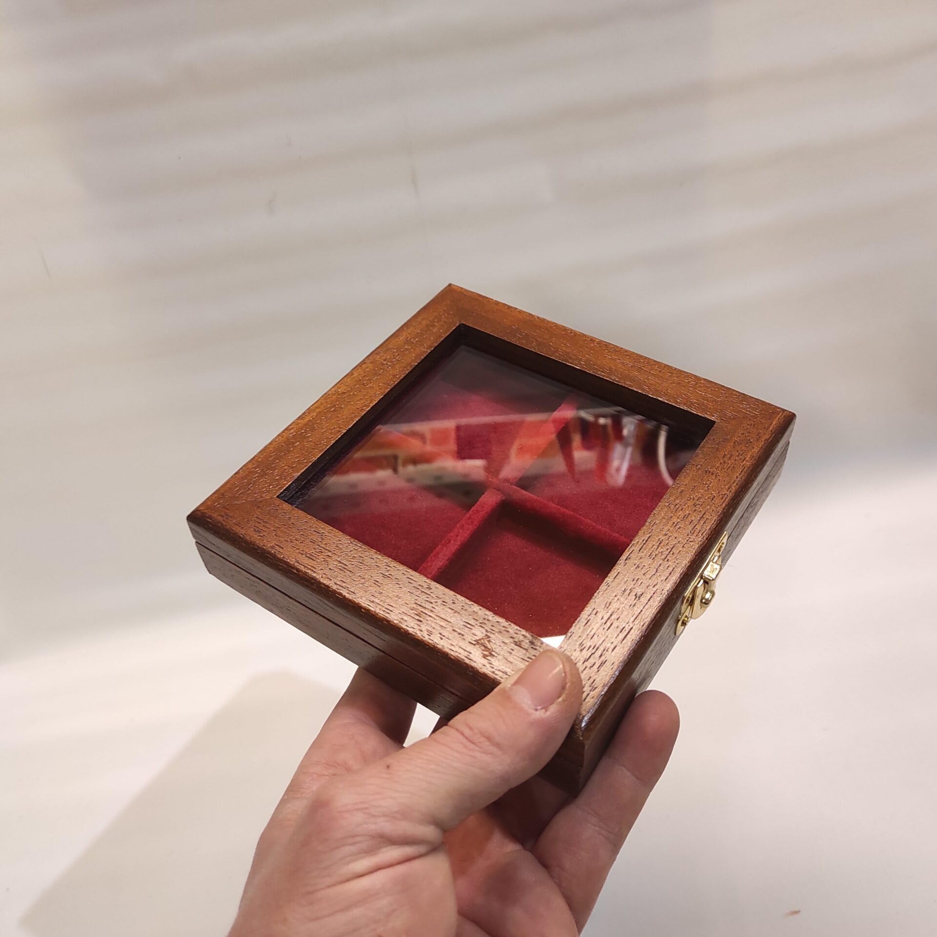 Cofanetto espositore per monete da collezione 4 caselle 50x50 mm, legno e vetro, personalizzabile, fatto a mano in Italy - Coins&More