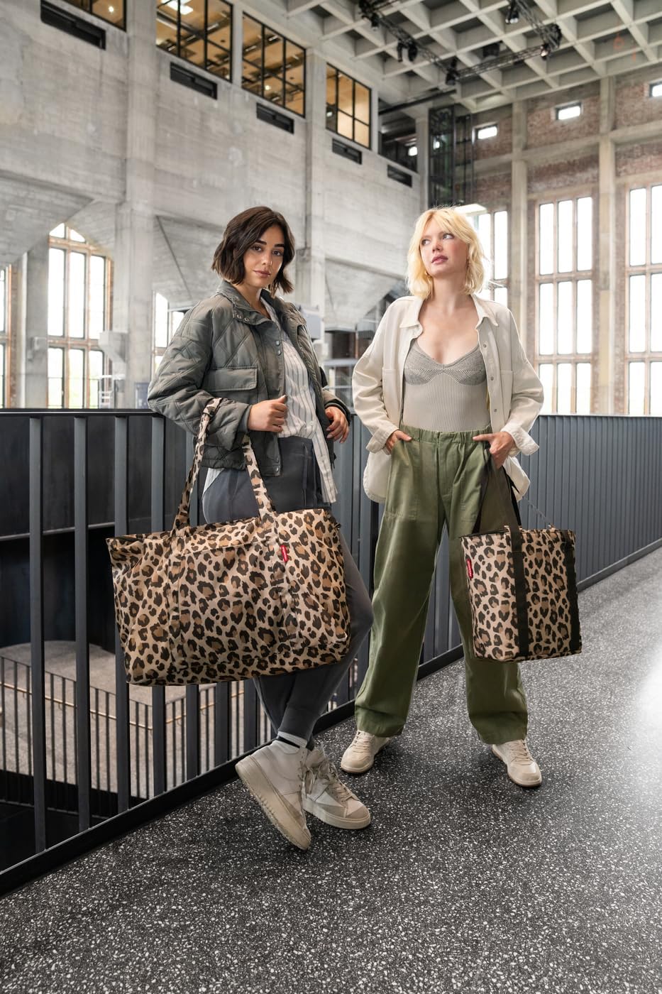 reisenthel mini maxi travelbag drak blue- faltbare Reisetasche, praktisch und kompakt, sehr leicht und widerstandsfähig