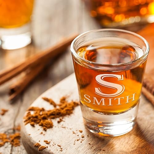 Vista 4 de Vasos grabados con monograma con inicial y nombre, 2 onzas, parte inferior negra, con texto personalizado para regalos, bodas, cumpleaños, fiestas