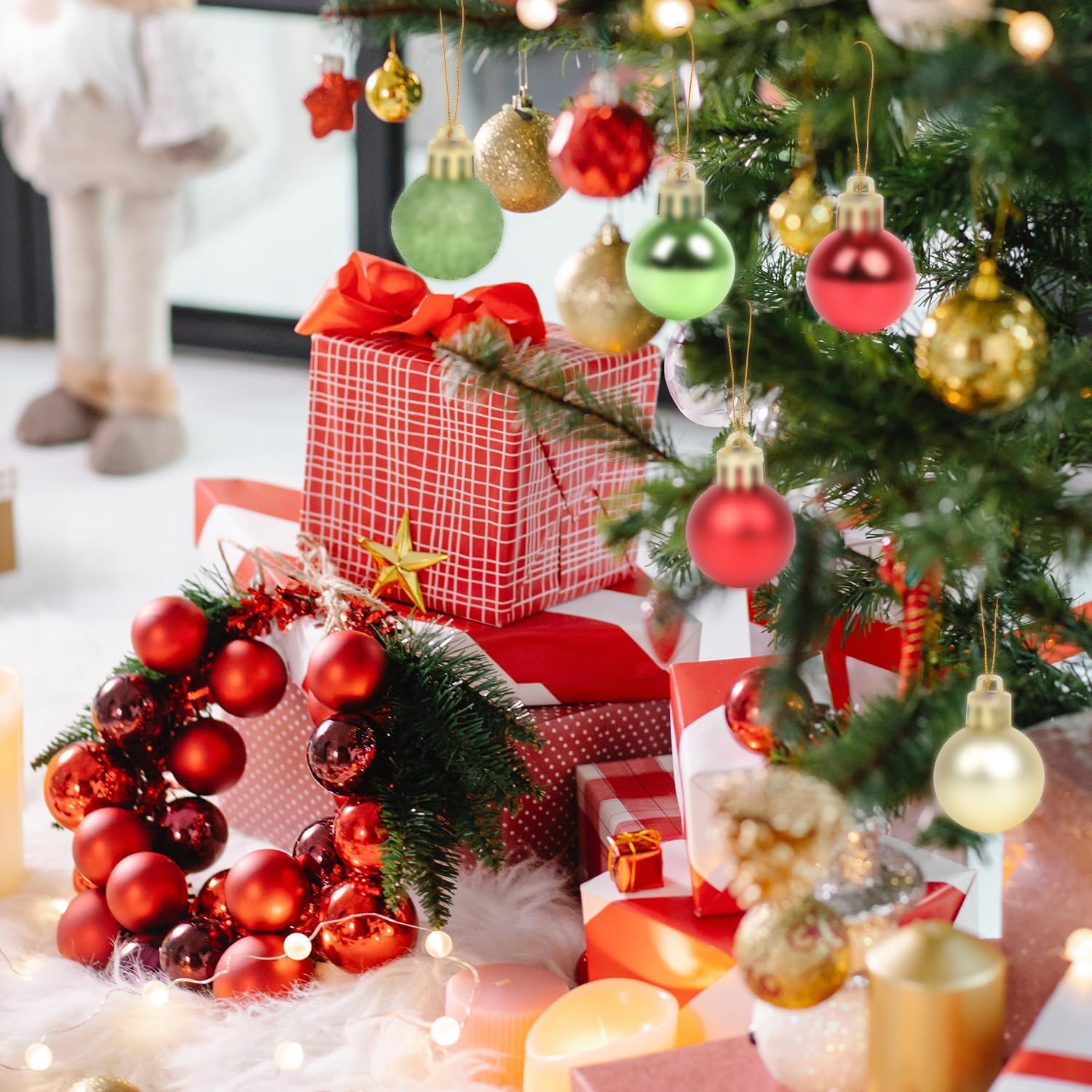 SULOLI 49PCS Bolas de Navidad de 3cm，Conjunto de Bolas de Navidad，Hermosa Bola de Árbol de Navida,Bolas Navideñas de Plástico para Decoración del Banquete de Boda，Cumpleaños(Verde, Rojo y Amarillo)