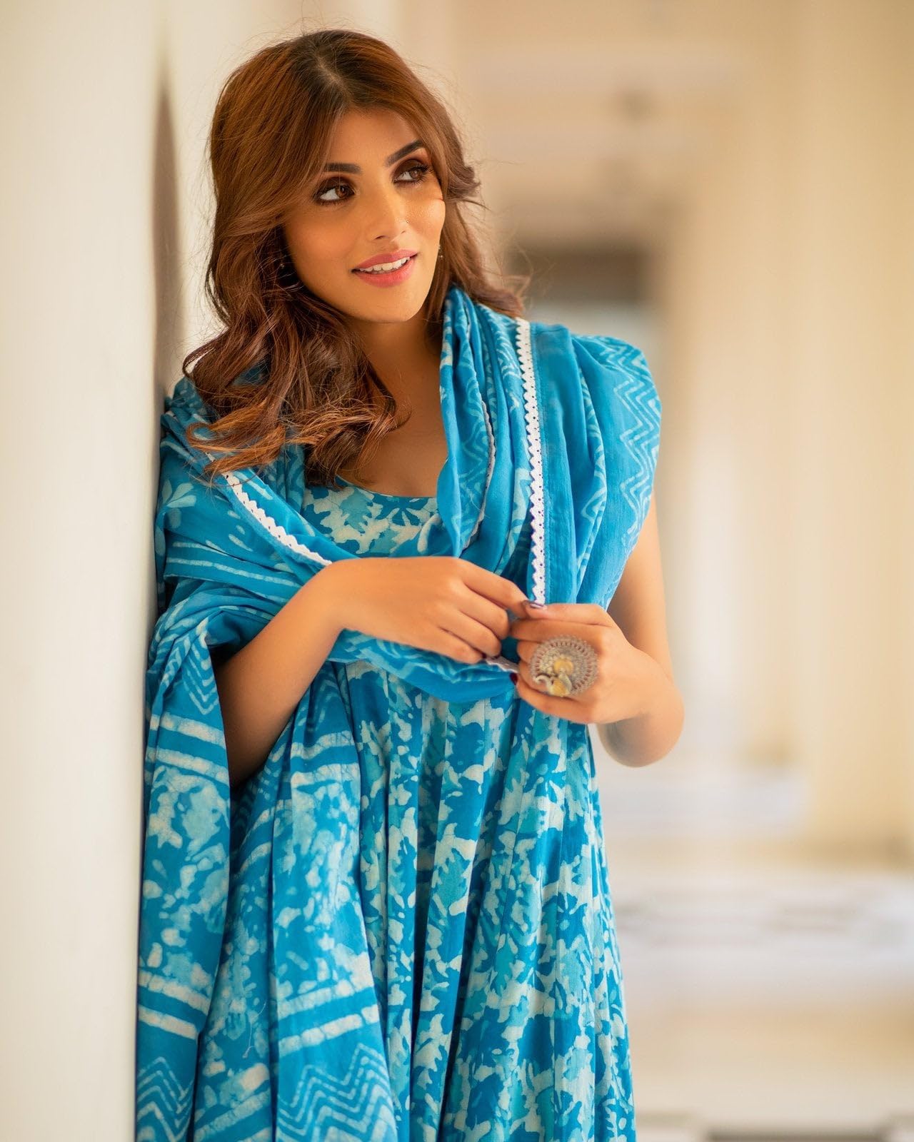 ANNI DESIGNER Kurta imprimé Anarkali en coton mélangé avec pantalon et dupatta