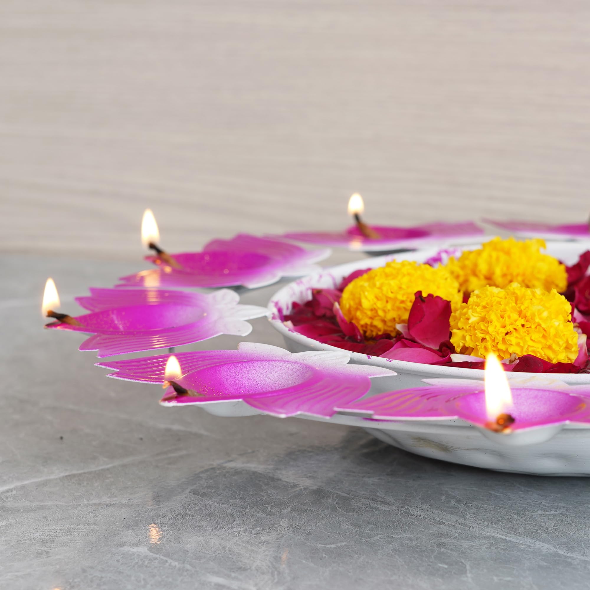 Webelkart Diya urli miska w kształcie lotosu do dekoracji domu i Pooja, świecznik na tealight Urli do dekoracji domu i biura (36 cm) – świecznik Diwali