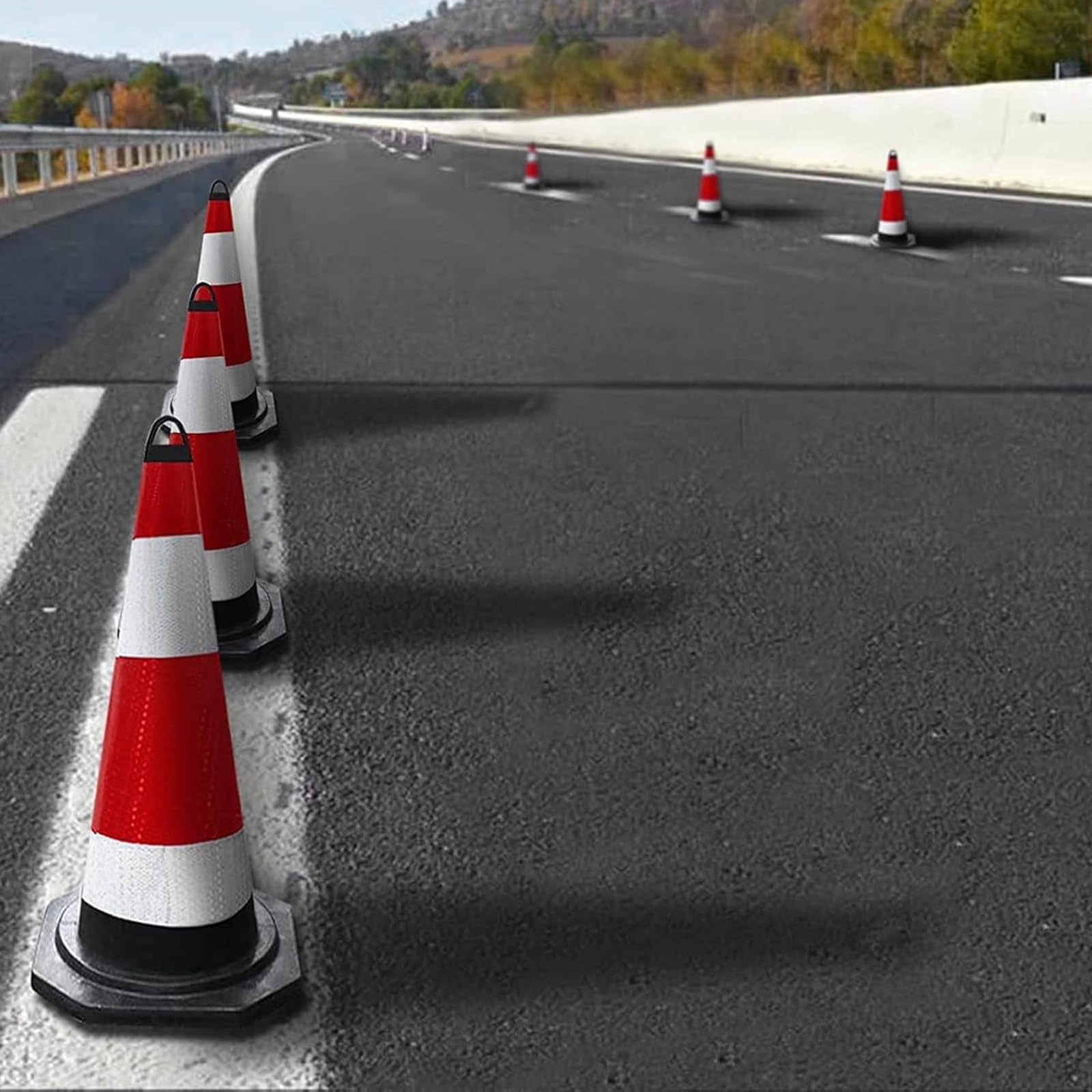 Cone de Chantier, Cone de Signalisation, avec Anneau Réfléchissant et Poignée, Base Stable, Couleurs Vives, Utilisables en Intérieur et en Extérieur (lot De 10)(70 * 36 * 36cm/28 * 14 * 14in)