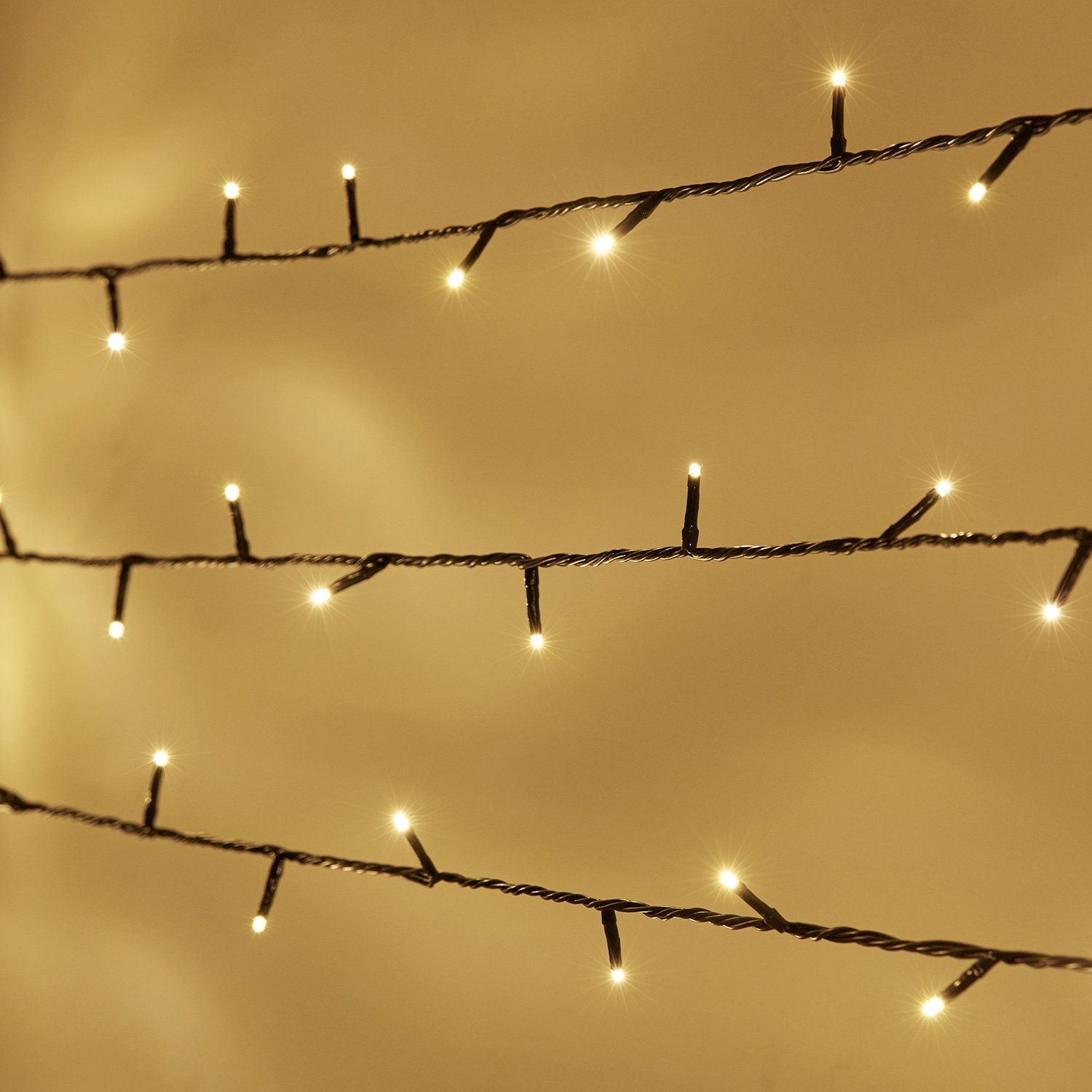 Lights4fun 100er LED warmweiße Lichterkette Essential Serie strombetrieben koppelbar Innen & Außen