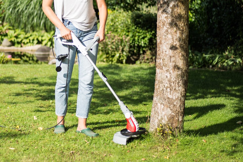 IKRA Elektryczna podkaszarka do trawy IGT 600DA, obwód cięcia 32 cm, regulacja wysokości, cięcie pionowe