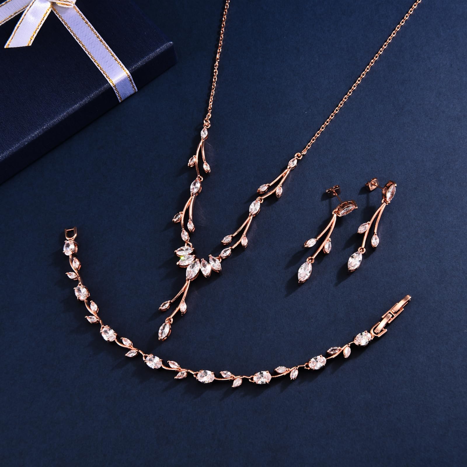 CERSLIMO Parure de bijoux argenté/doré/or rose - Ensemble de bijoux de mariage - Avec zircone cubique 5A - Collier et boucles d'oreilles - Plaqué or blanc - Avec boîte cadeau - Cadeau pour femme