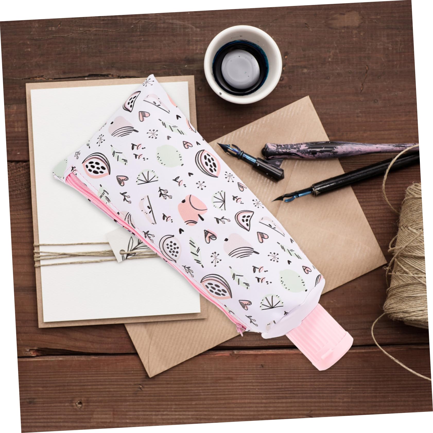 Uonlytech Trousse Portable pour Crayons en Cuir de Taille Compacte Rangement Multi-Usages pour Étudiants, Paquet de Rangement pour Stylos, Design Cartoon, Salle de Classe