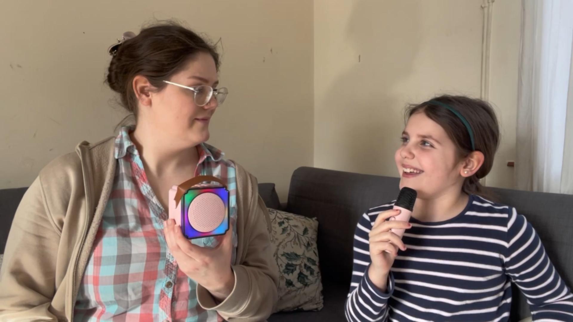GlasFlength Machine De Karaoké Enfant Avec 2 Micros Sans Fil - Enceinte Portable Lumineuse Pour Fête Et Voyage (Rose)