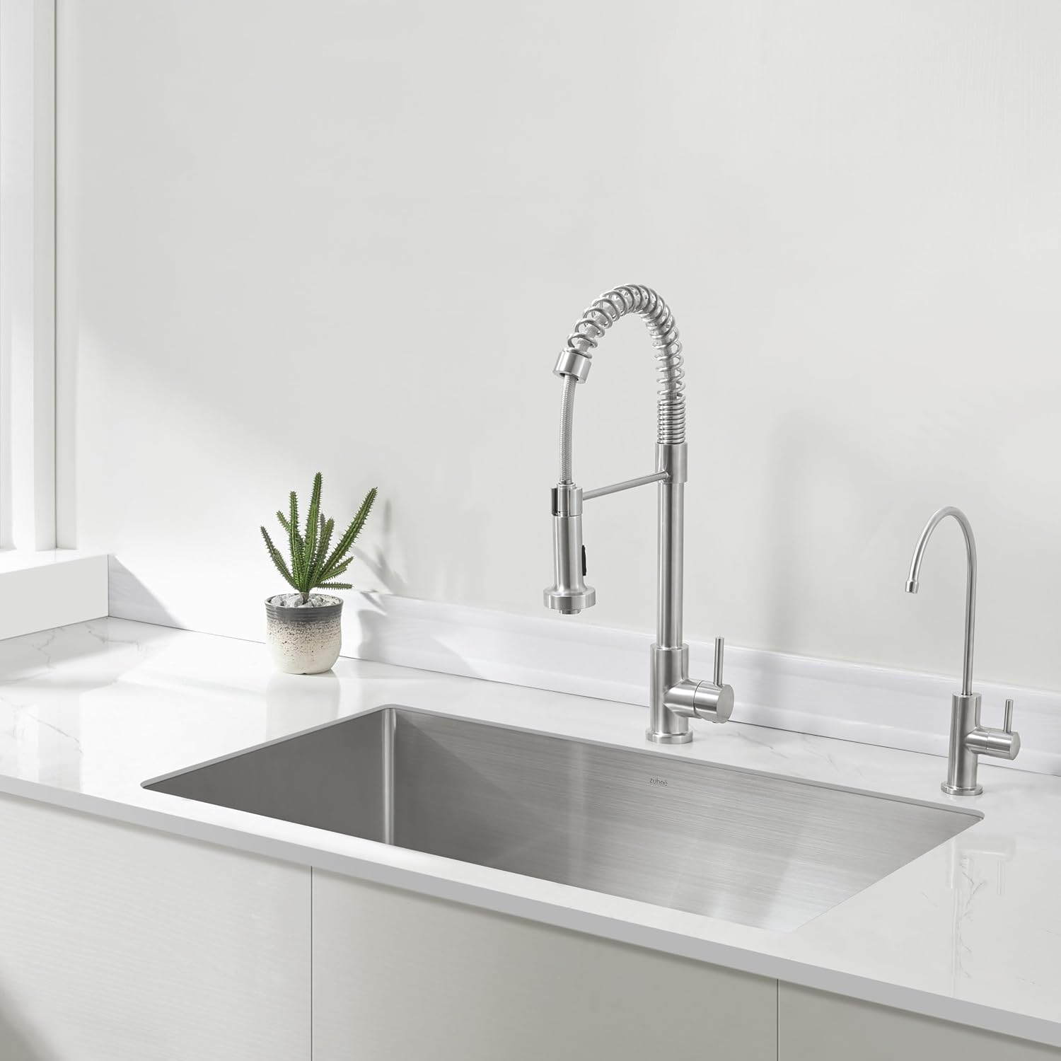 Zuhnë Modena 32 Undermount Kitchen Sink, 16 Gauge T304 18/10 Stainless Steel, Brushed Finish, Sound Guard, Single Bowl 32 x 19 x 10 in, R10 Corners, Sloped Bottom