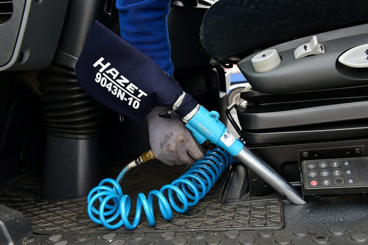 HAZET Aspirateur-souffleur 9043N-10 I Commutation à une main, avec boîtier métallique, niveau de vide : 7,5 mmHg I Pour aspirer les saletés dans le sac à poussière et souffler les surfaces