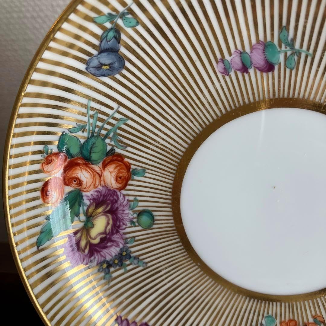 ニンフェンブルグ アンティーク ストライプと花束のトリオ 本 成り立ち