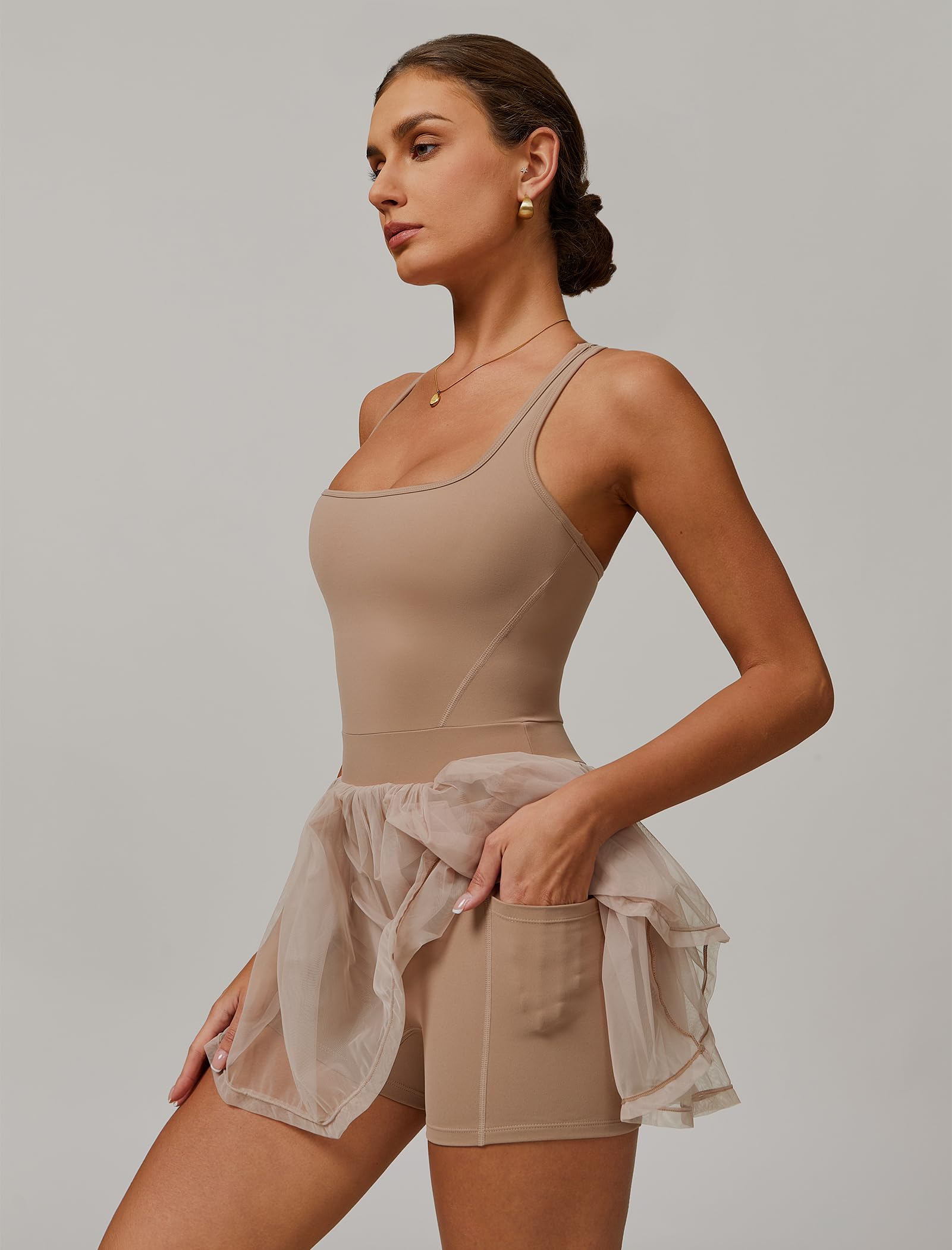 ABOCIW Damen-Tenniskleid mit quadratischem Ausschnitt, Netzsaum, integrierter BH und Shorts, Racerack, Workout, Golf, Sportkleid mit Tasche